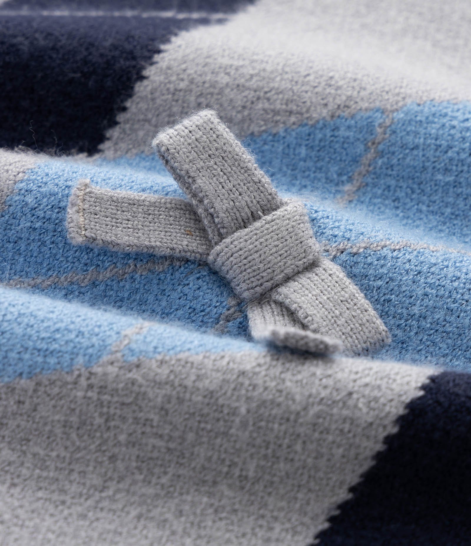 Casaco Infantil em Tricô Argyle com Aplicação de Laços – Tam 5 a 14 Anos Cinza/Azul/Preto 3