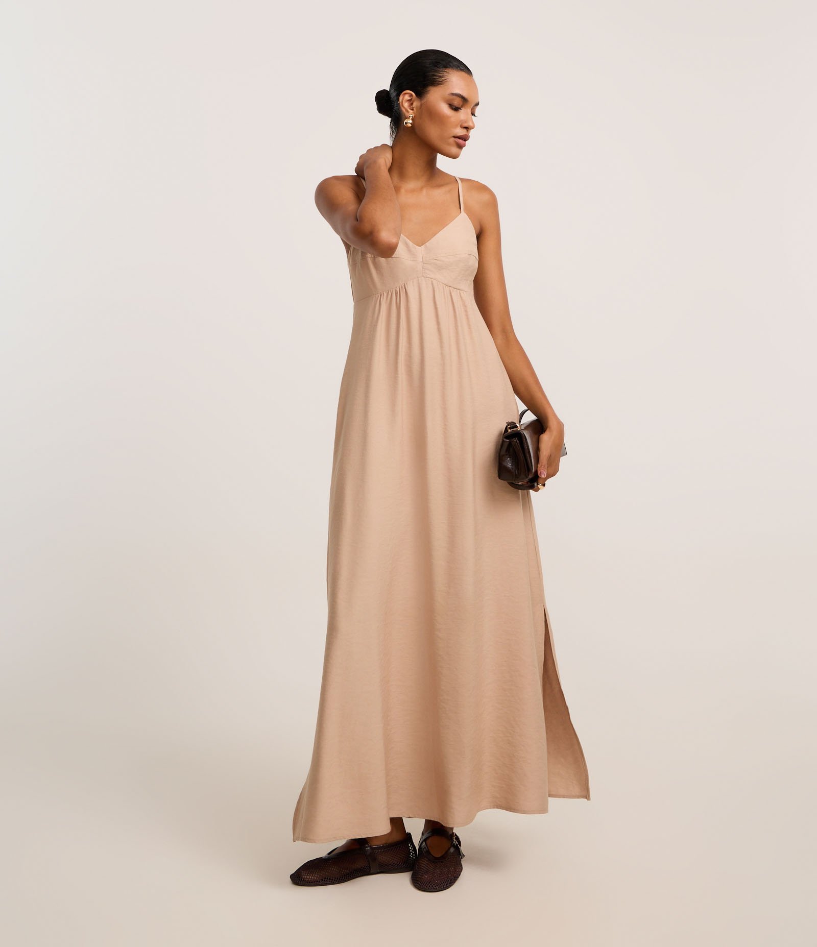 Vestido Evasê Longo em Crepe com Recorte no Busto Bege 1