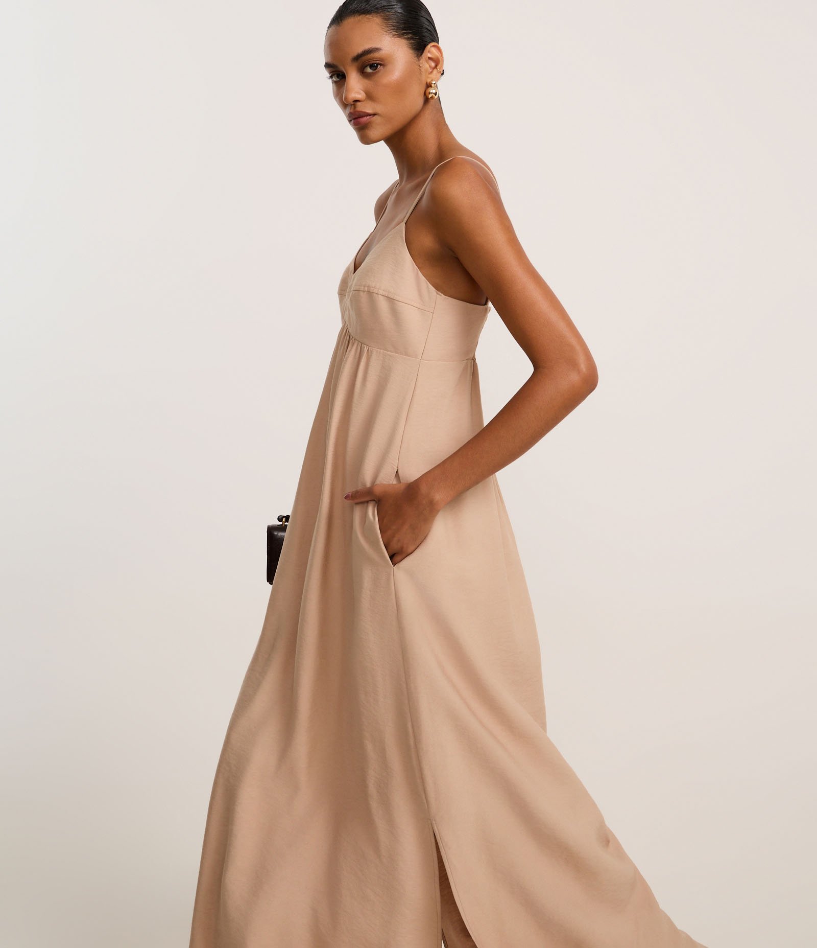 Vestido Evasê Longo em Crepe com Recorte no Busto Bege 5