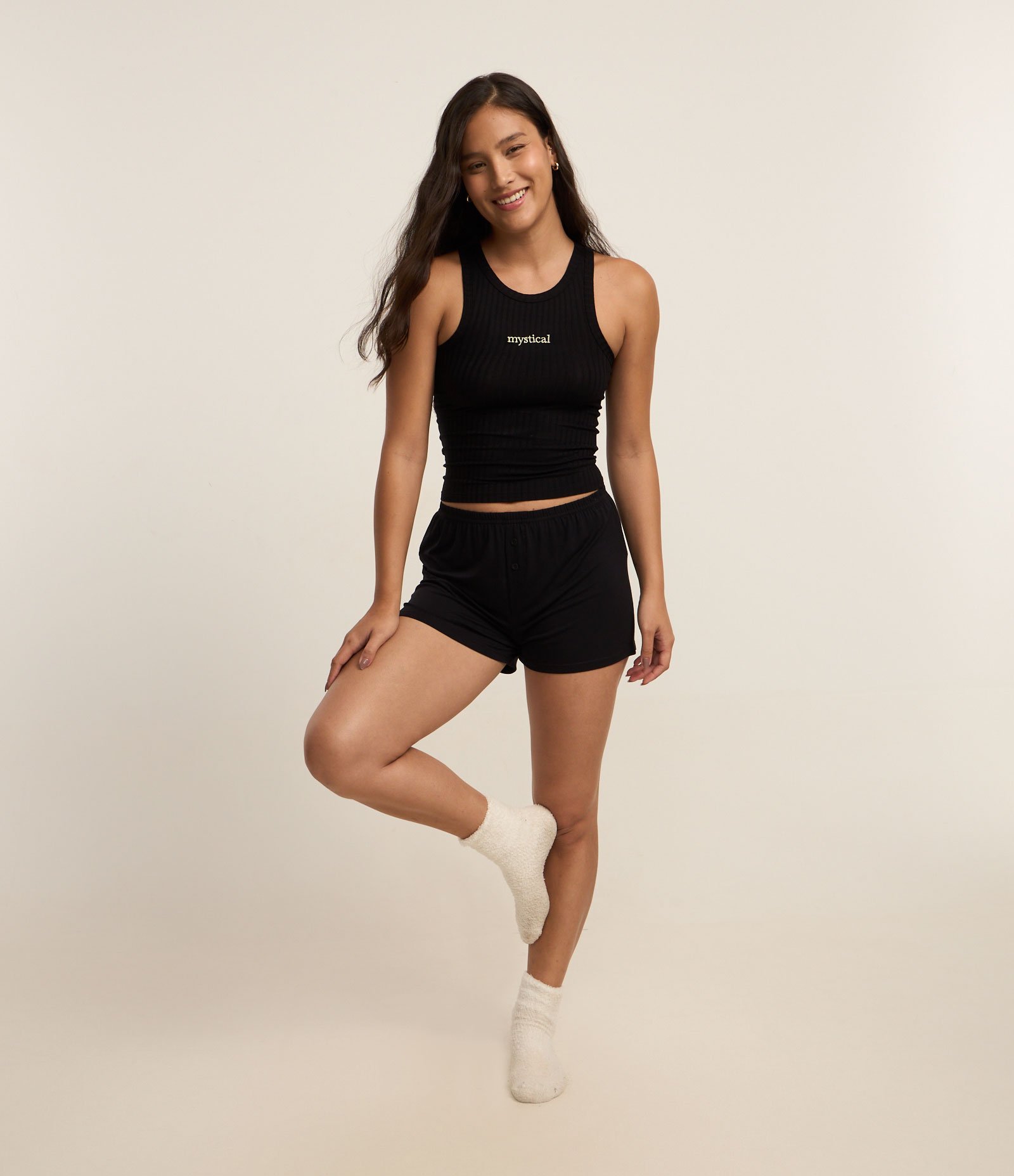 Pijama Short Doll em Ribana com Regata Bordada Mystical Preto 1