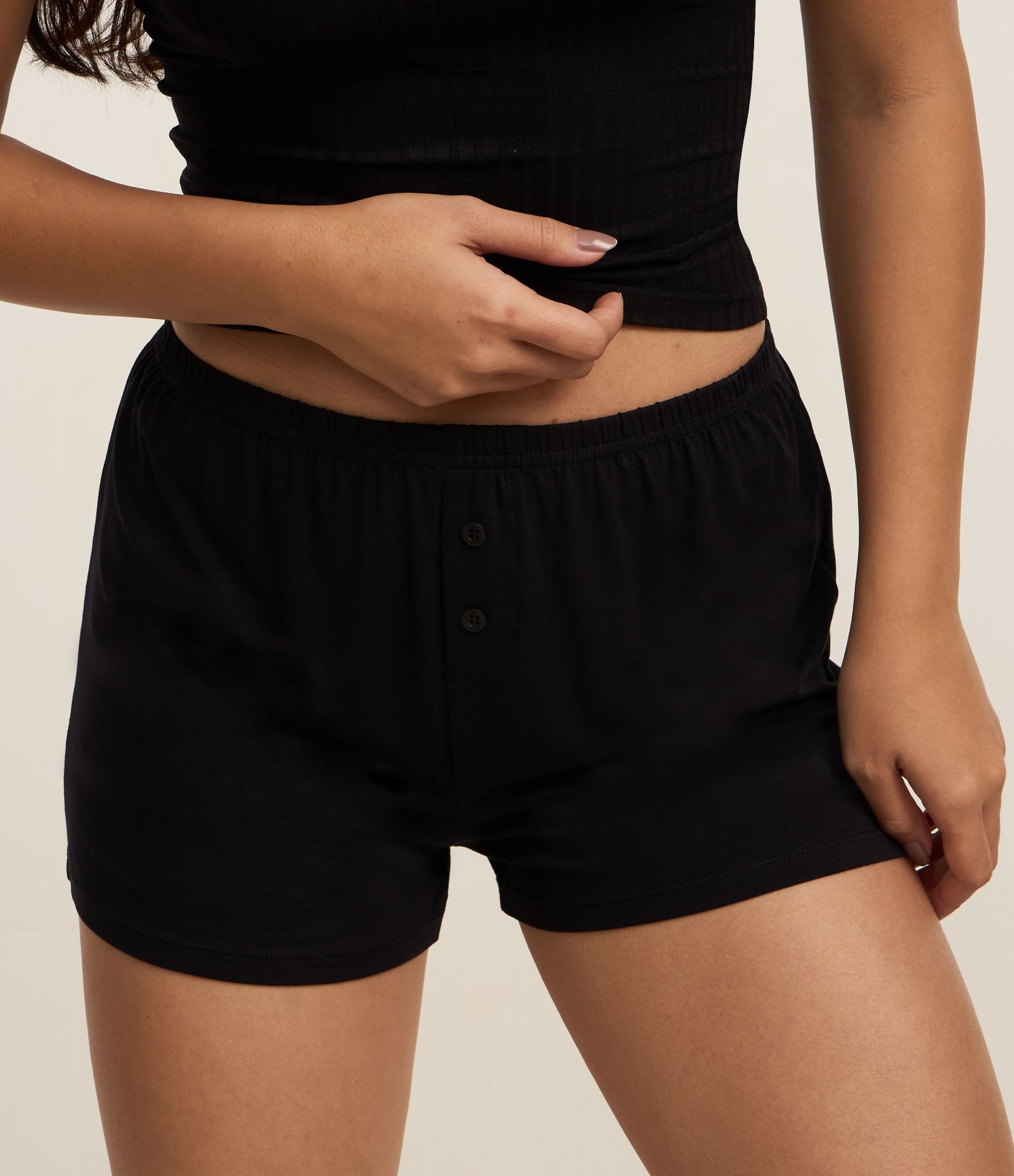 Pijama Short Doll em Ribana com Regata Bordada Mystical Preto 3