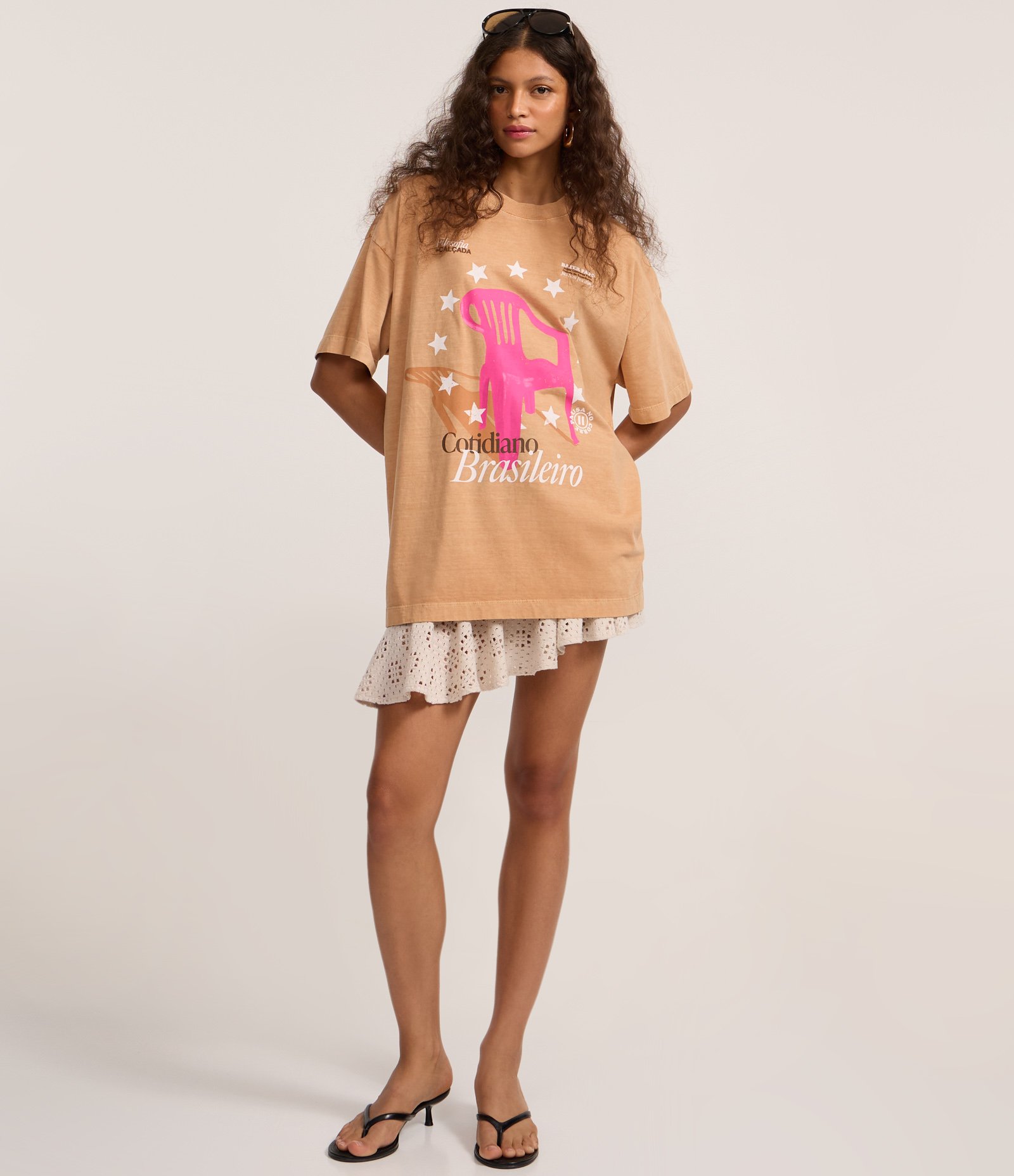 Camiseta T-shirt Over em Algodão com Estampa Cotidiano Brasileiro Bege 2