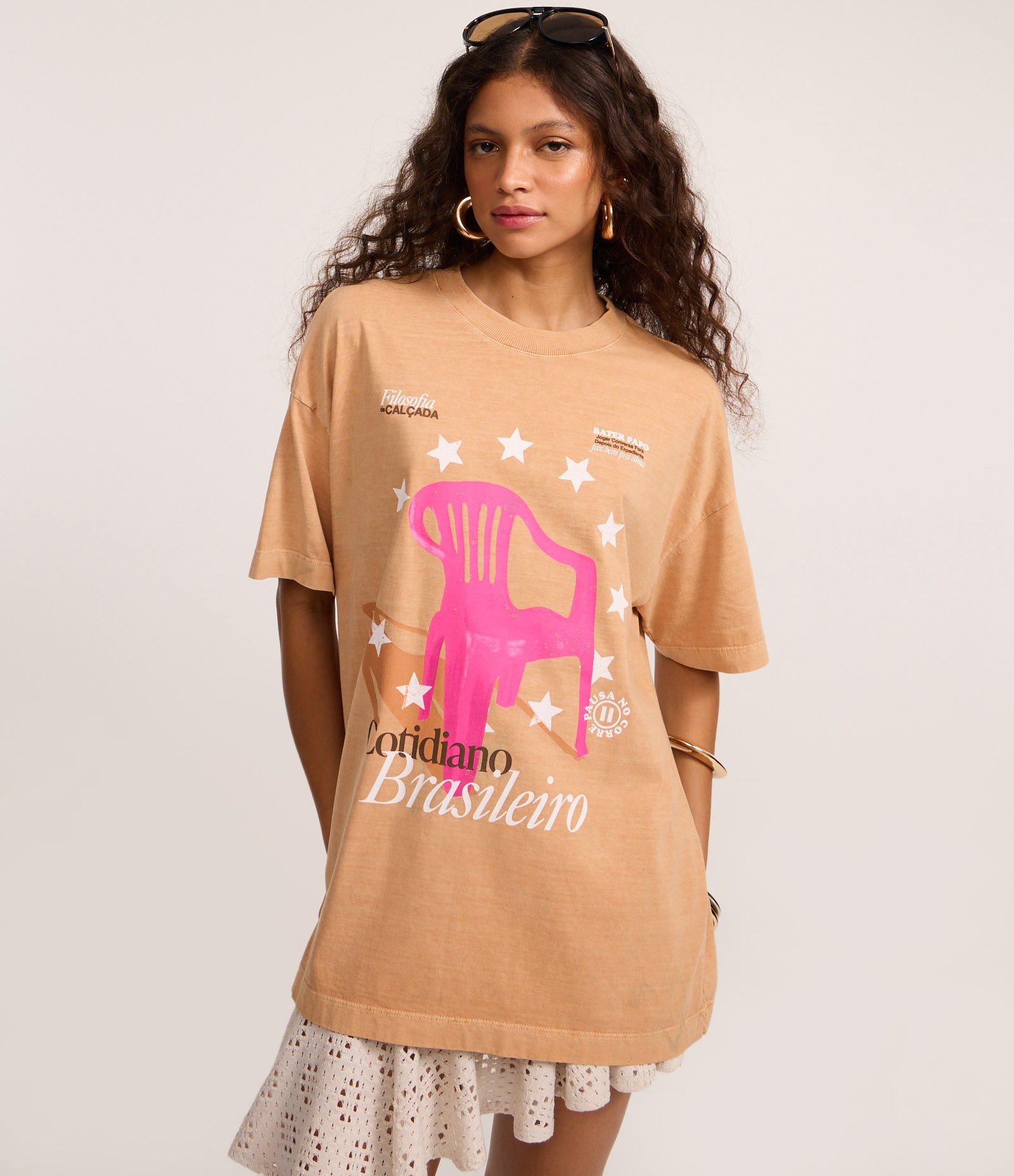 Camiseta T-shirt Over em Algodão com Estampa Cotidiano Brasileiro Bege 3