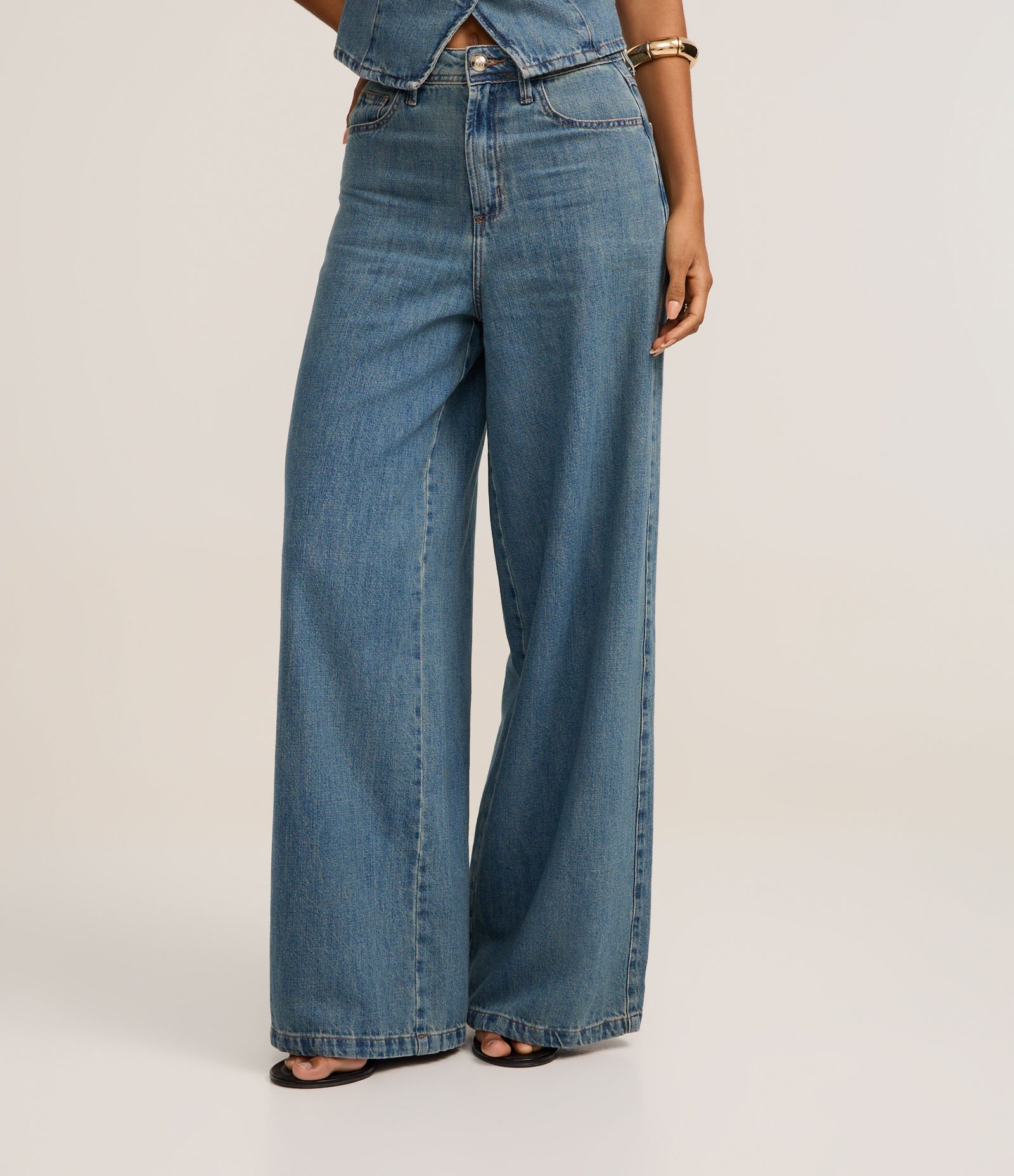 Calça Pantalona Cintura Alta em Jeans com Bolsos Médio 3