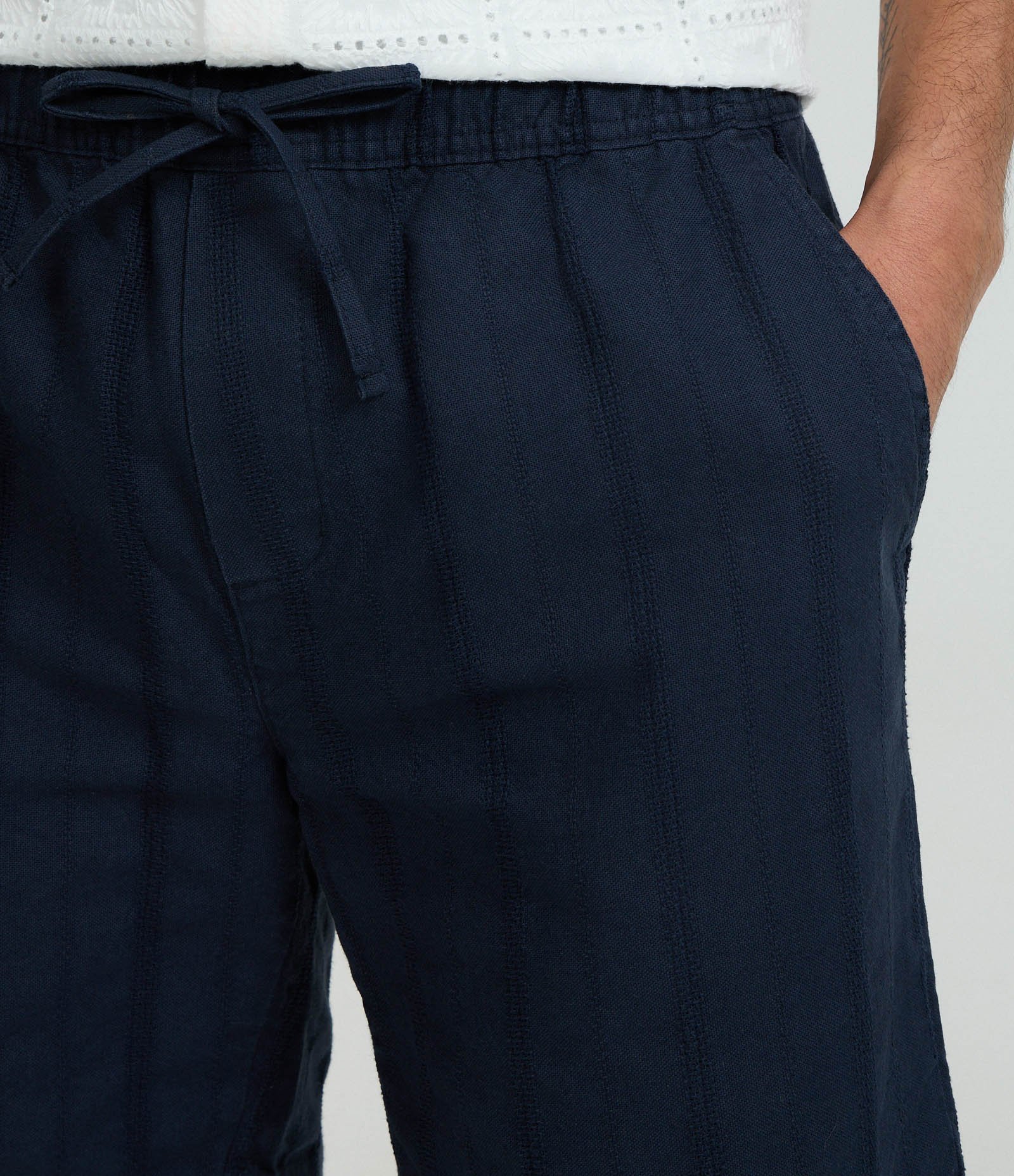 Bermuda Reta Texturizada com Cós Elástico Azul 4