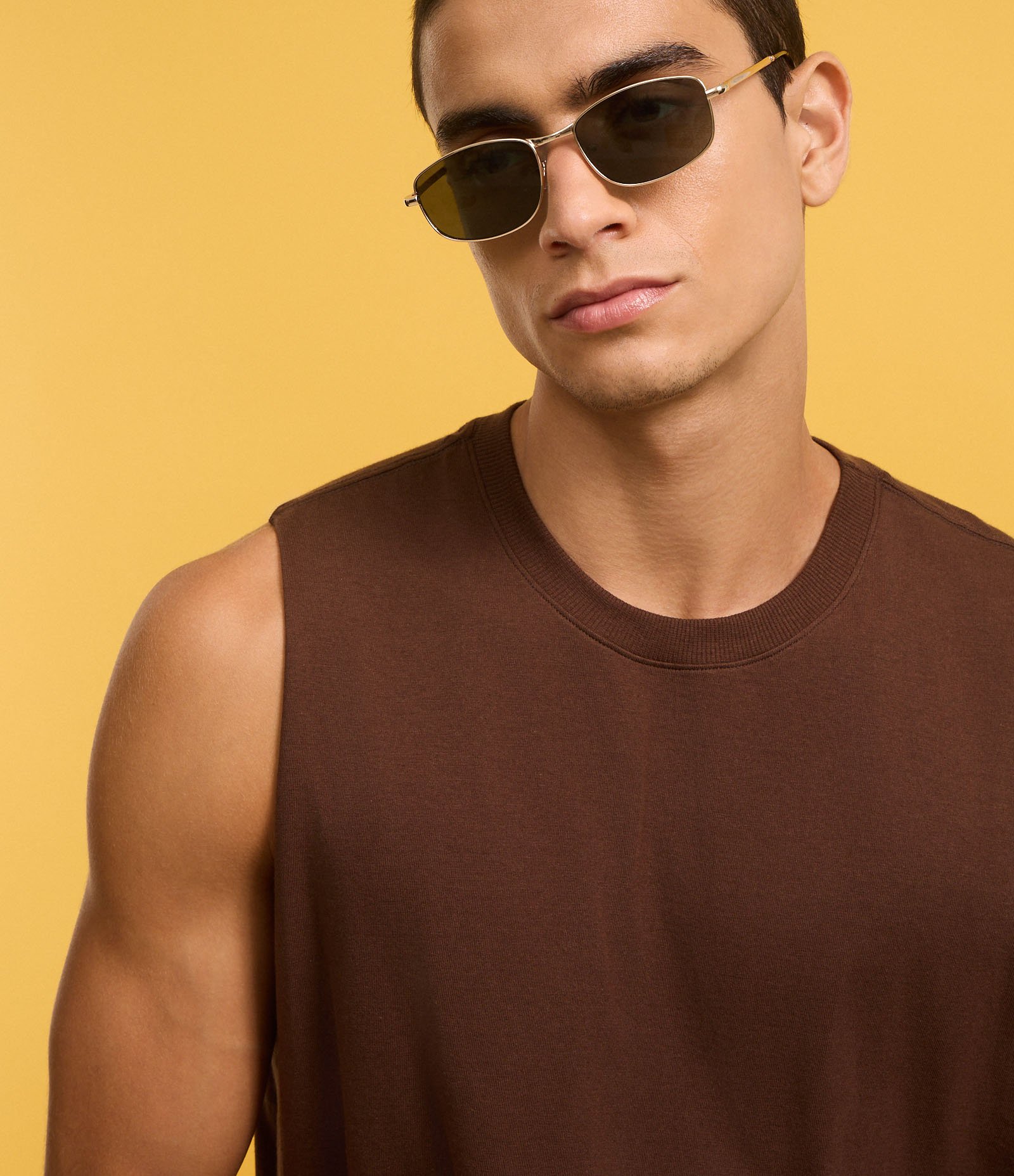 Regata Machão em Algodão com Gola Redonda e Etiqueta na Barra Marrom 4