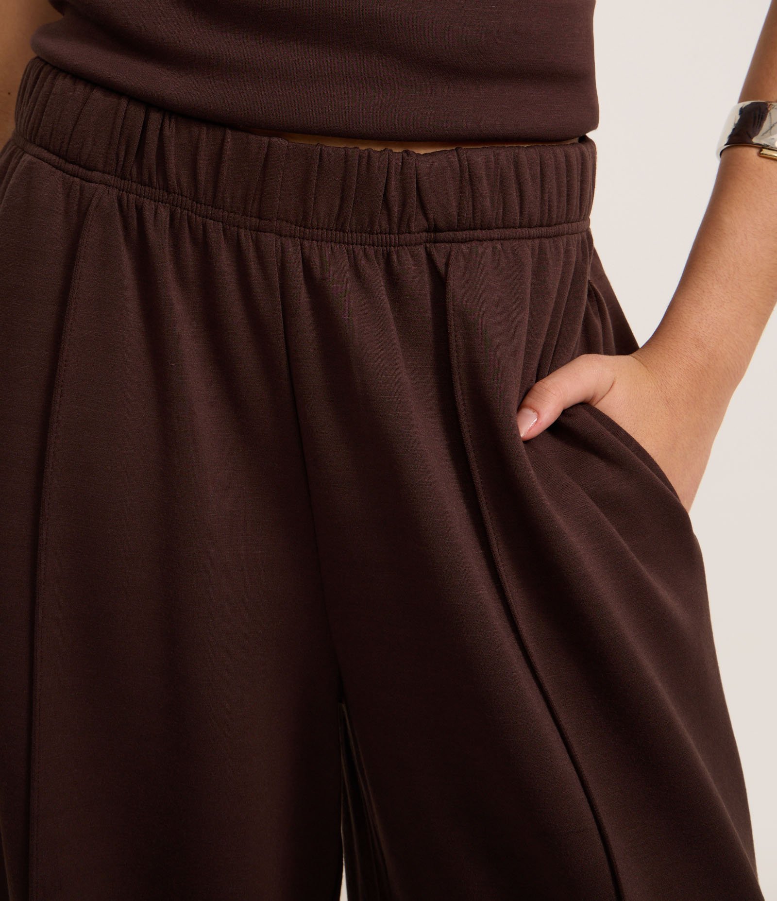 Calça em Microfibra com Cós Elástico Marrom 4