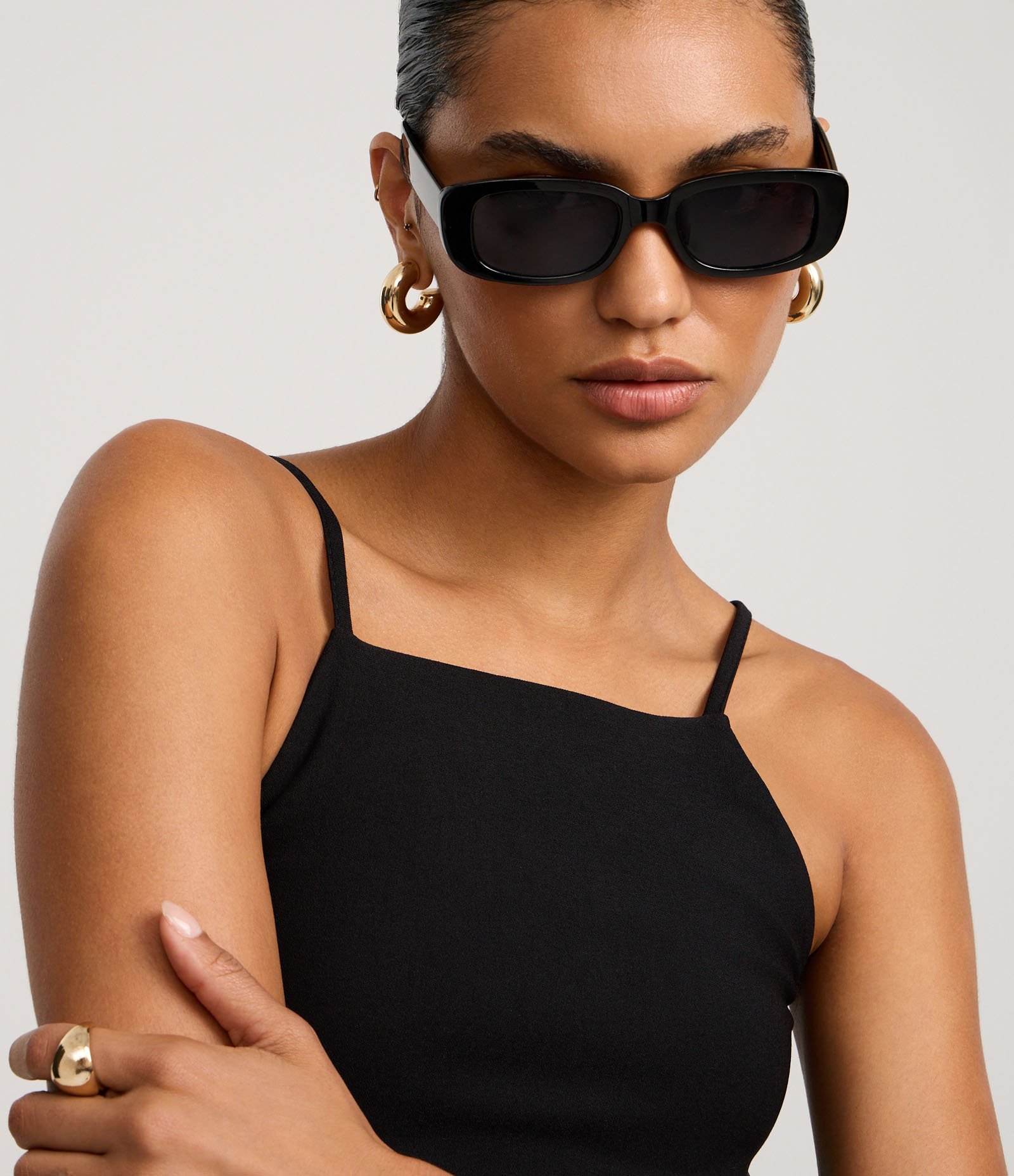 Blusa Ajustada em Viscose com Alça Fina e Decote Reto Preto 3