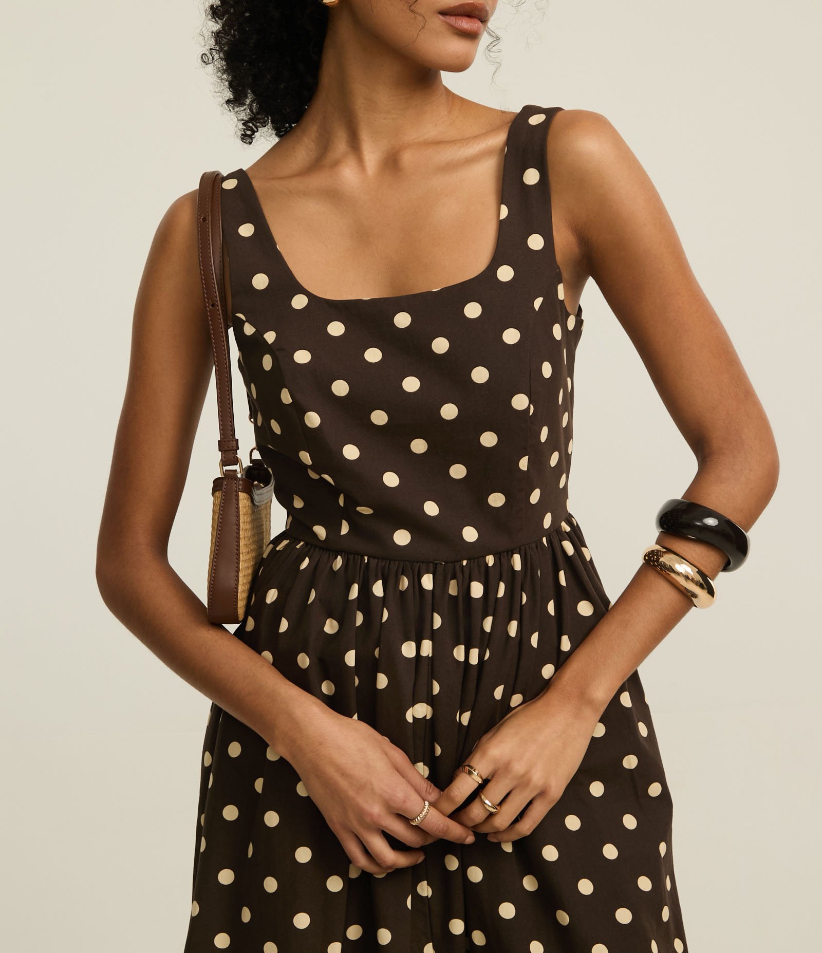 Vestido Evasê Midi em Tricoline com Estampa Poá Marrom 4