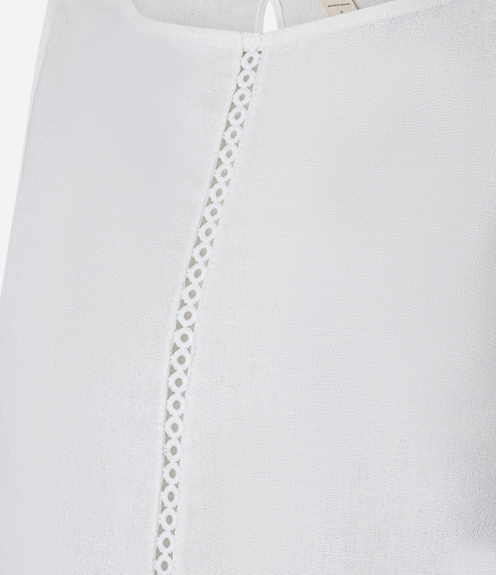 Blusa em Viscolinho com com Recortes de Entremeios Branco 6