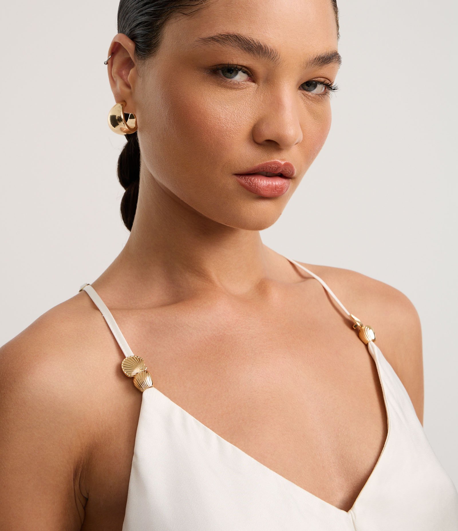 Blusa Acetinada de Alça com Sobreposição e Detalhes Meatlizados Off White 3