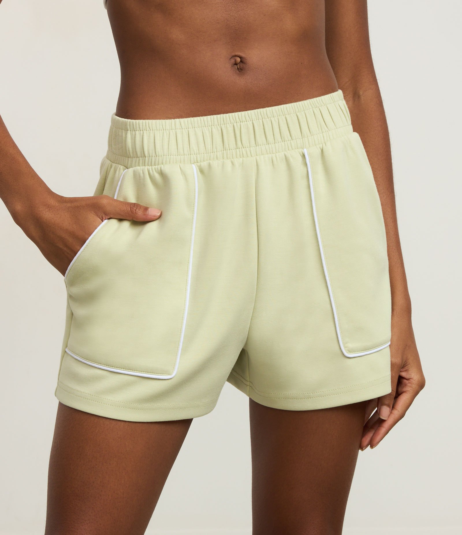 Bermuda Esportiva em Modal com Viés Contrastante Verde 2