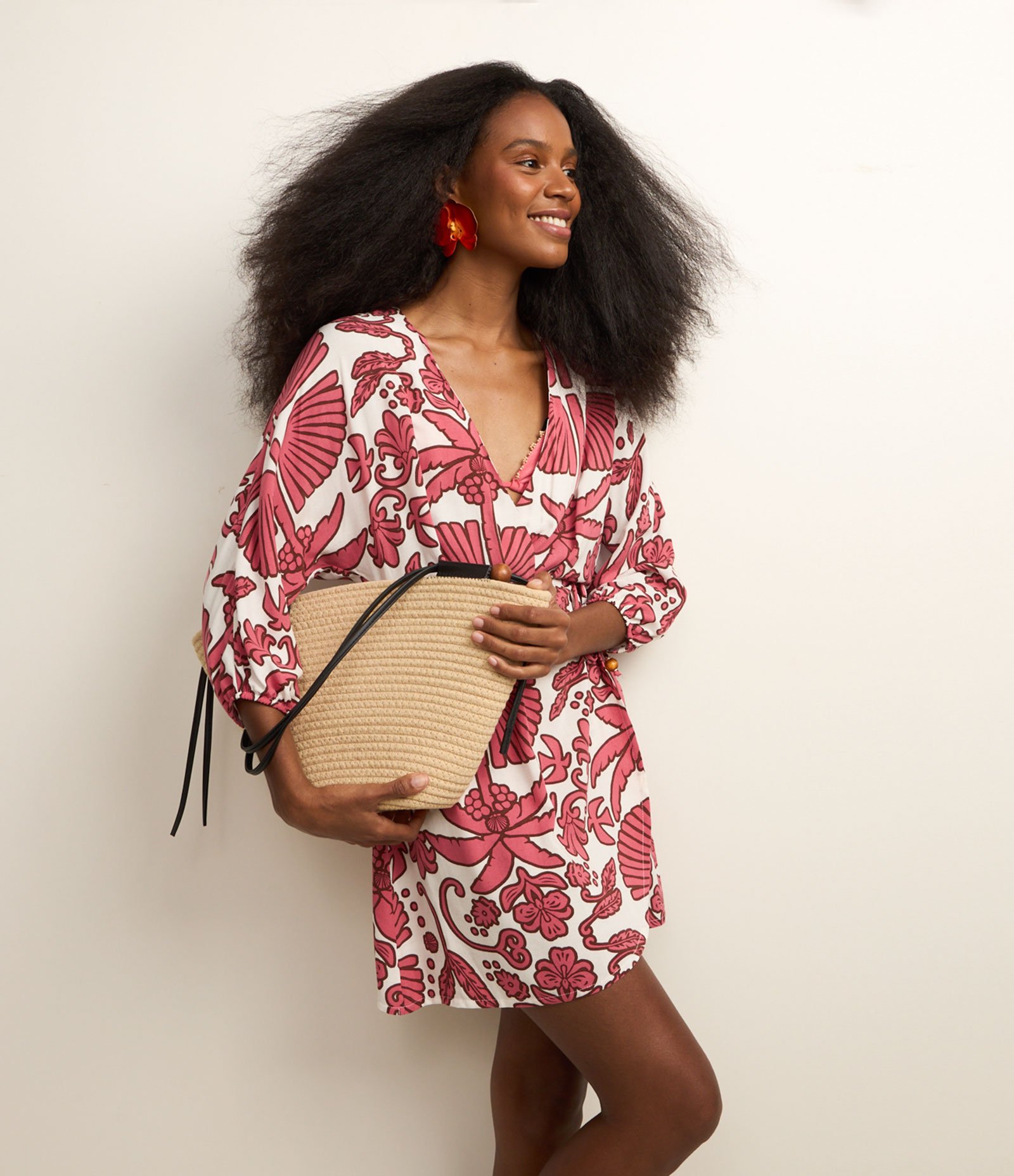 Saída de Praia Vestido Curto em Viscolinho com Estampa Floral Vermelho 1