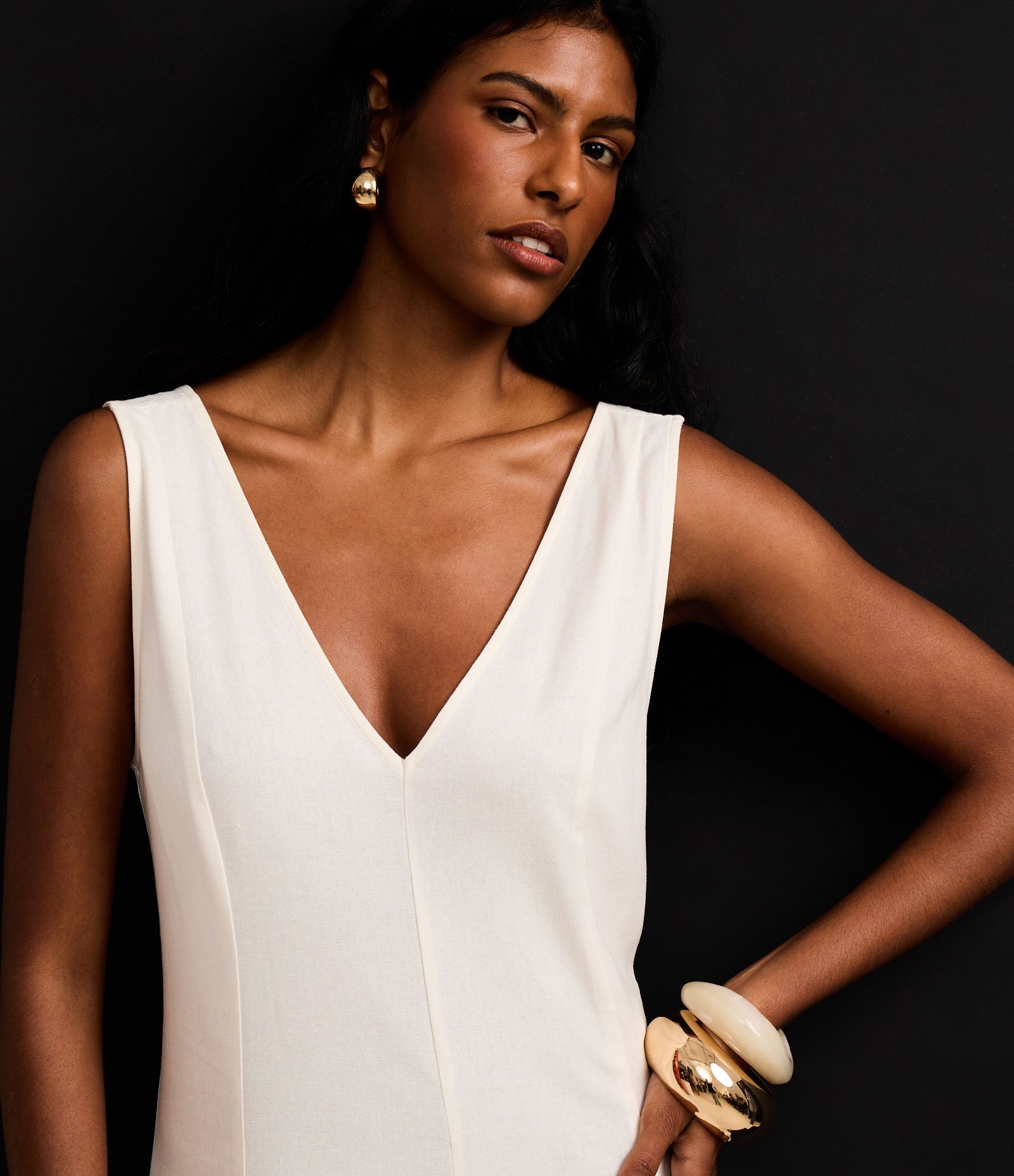 Vestido Evasê Midi em Viscolinho com Decote V e Pences Off White 5