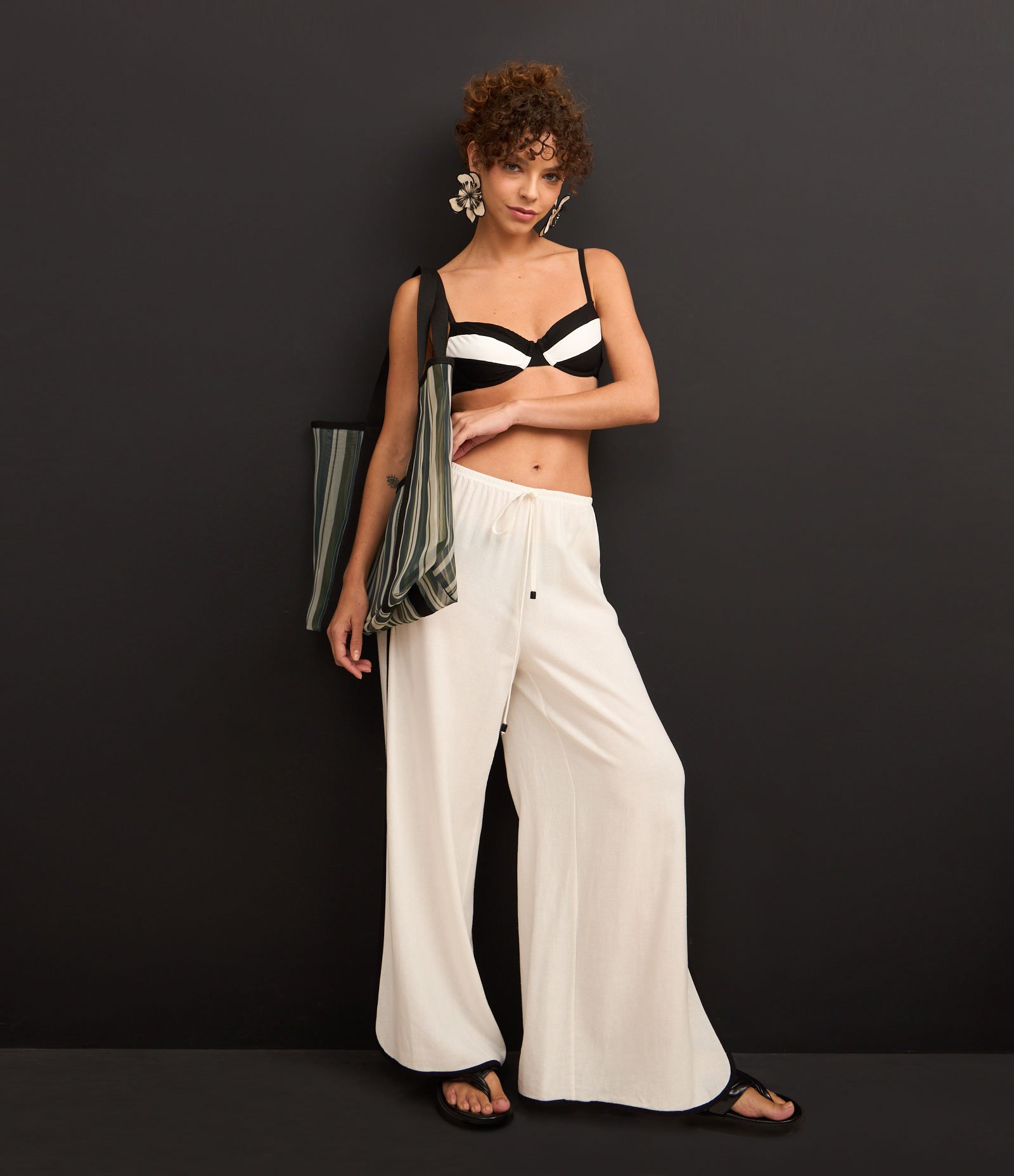 Saída de Praia Calça Sportcore em Linho e Viscose com Listras Laterais Branco 1