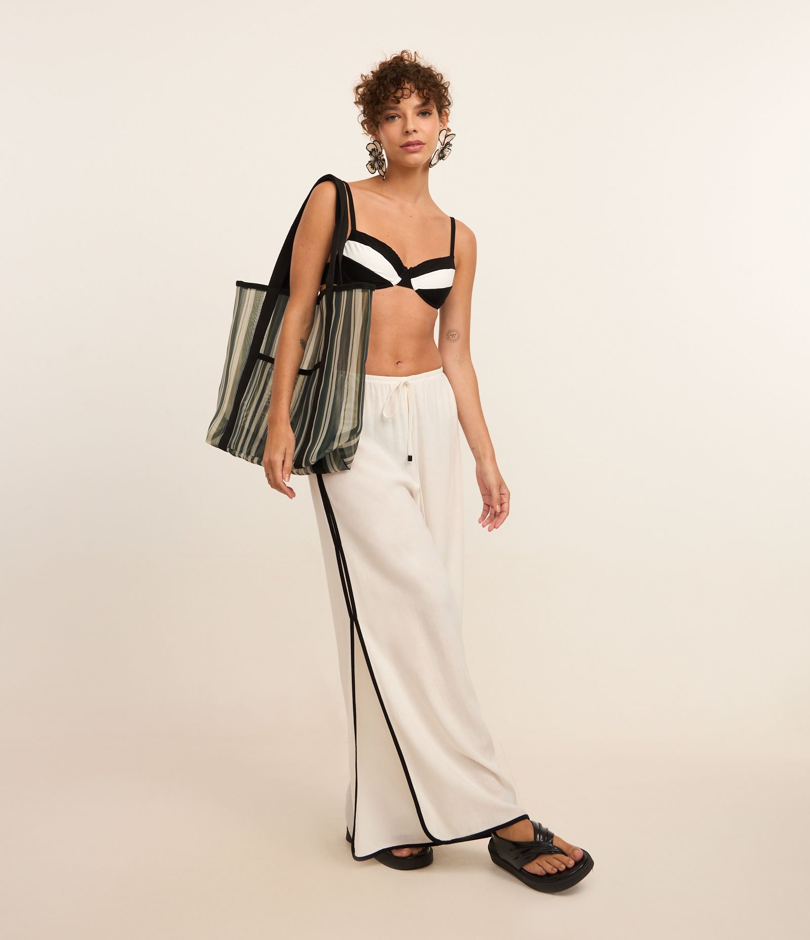 Saída de Praia Calça Sportcore em Linho e Viscose com Listras Laterais Branco 2