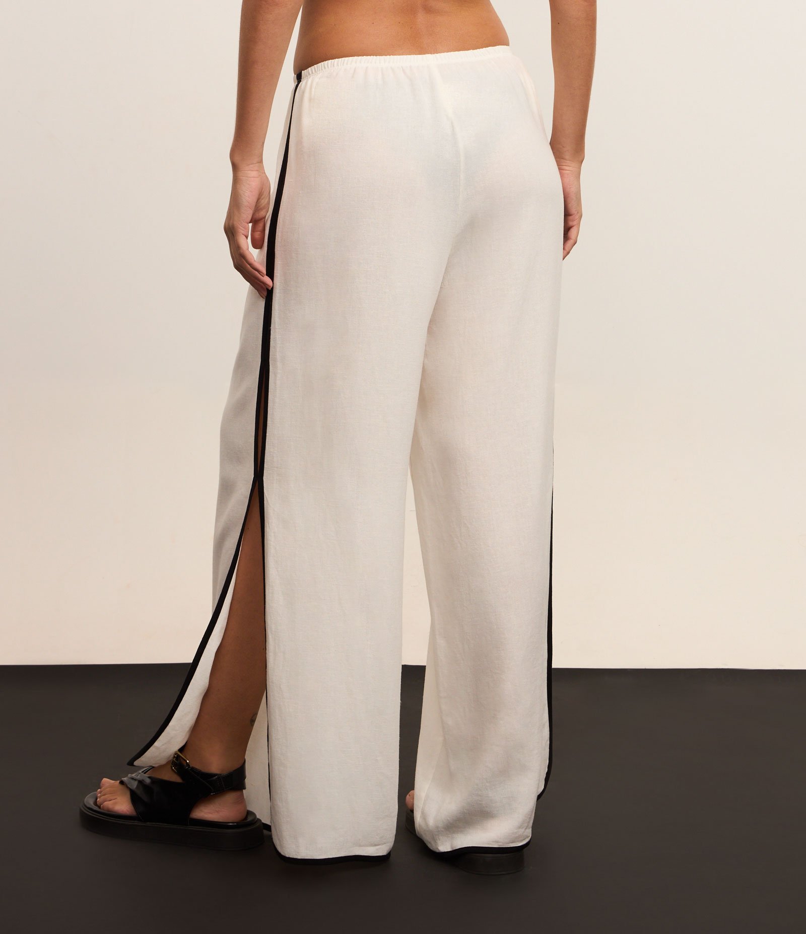 Saída de Praia Calça Sportcore em Linho e Viscose com Listras Laterais Branco 5