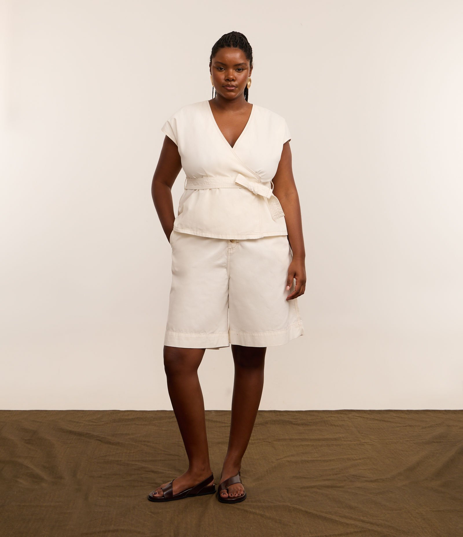 Bermuda em Sarja Alfaiatada Curve & Plus Size Off White 1