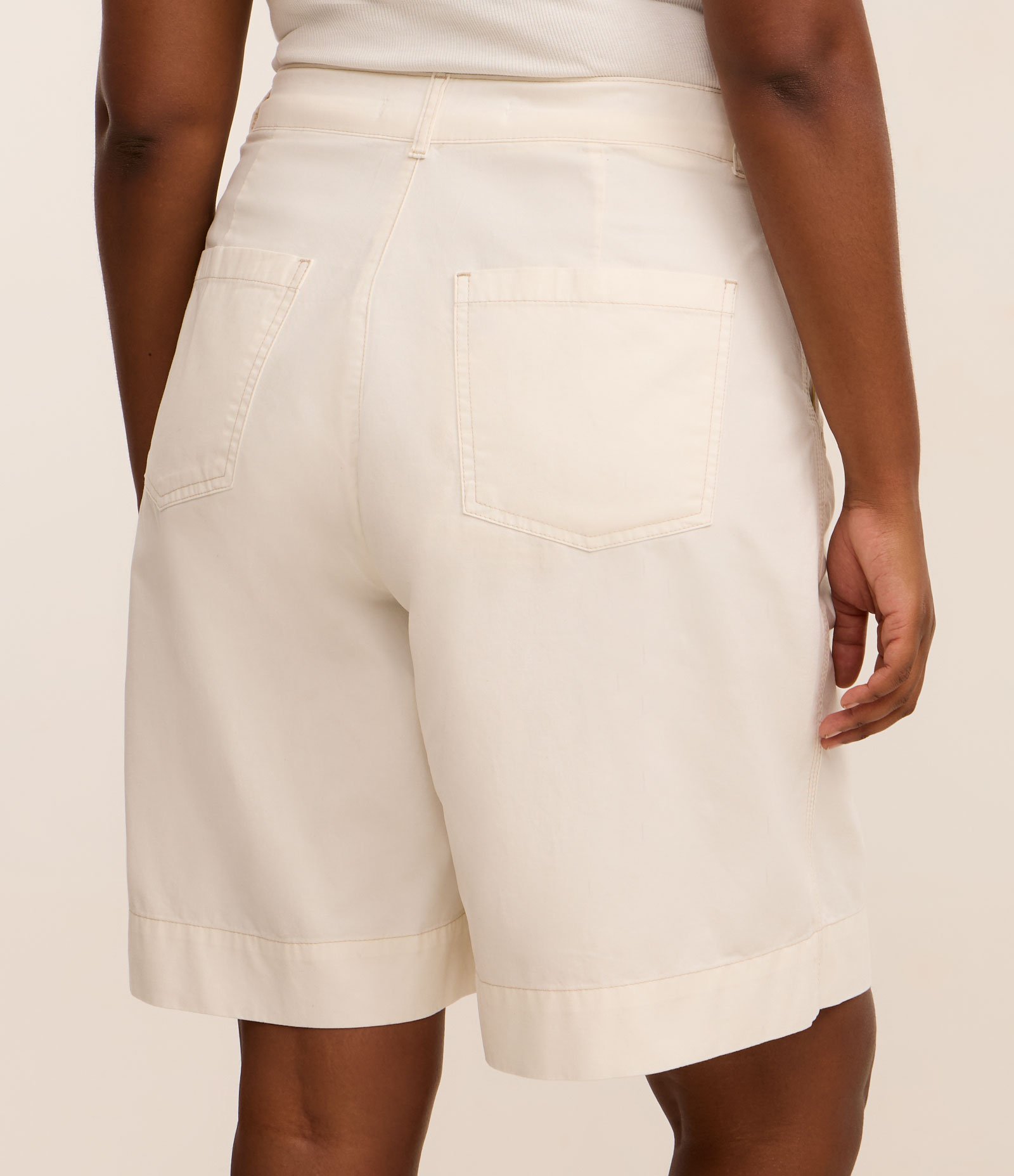 Bermuda em Sarja Alfaiatada Curve & Plus Size Off White 5