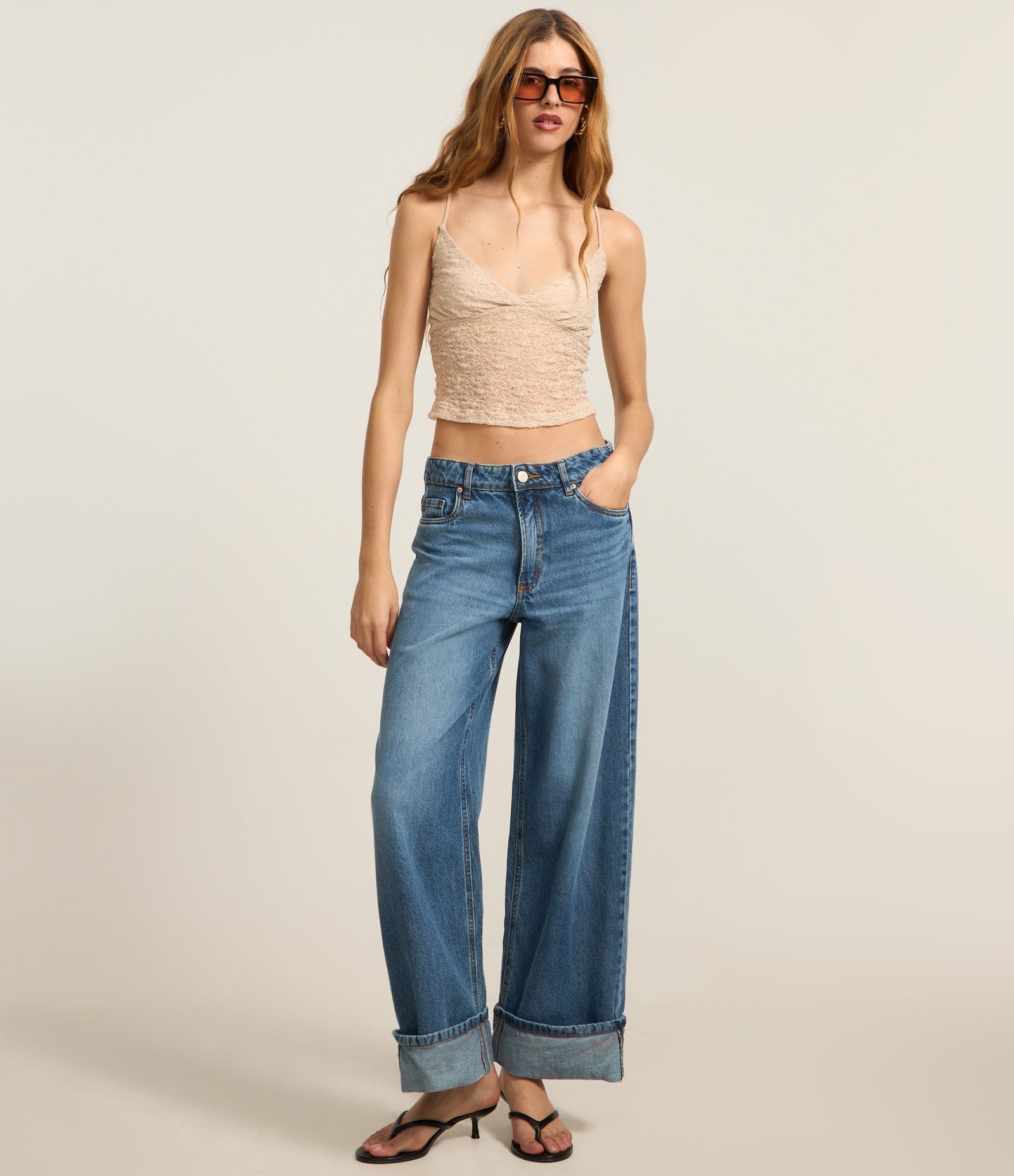 Blusa em Renda com Alças Finas e Textura Bege 2