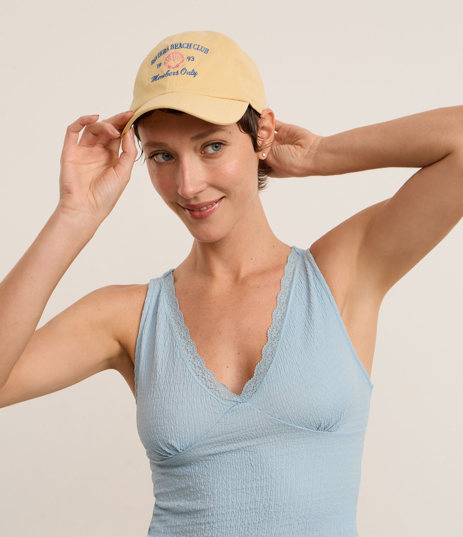 Boné Aba Curva em Sarja com Bordado Riviera Beach Club Amarelo 1