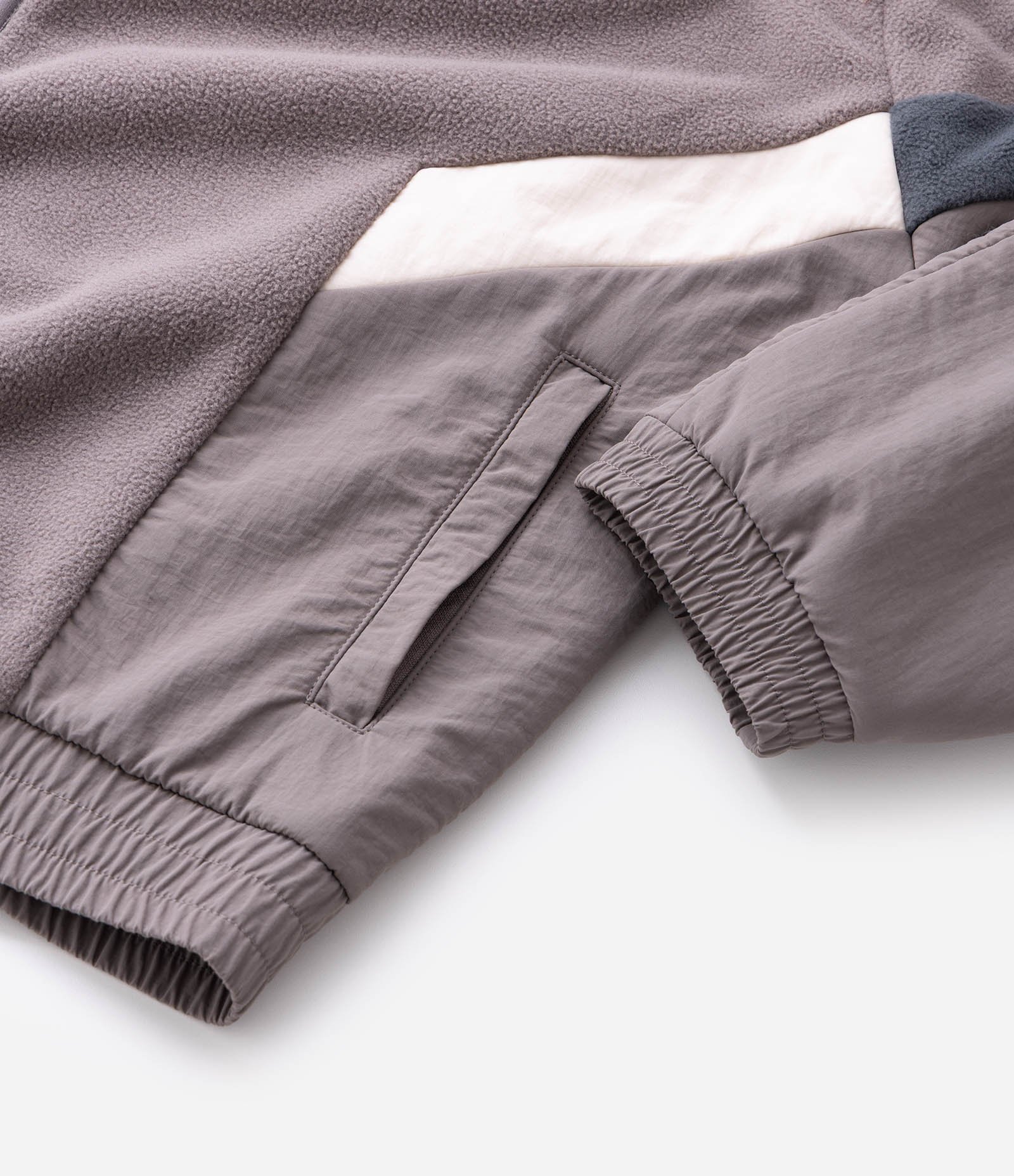 Blusão Masculino Fleece com Zíper e Recortes Contrastantes Marrom 8
