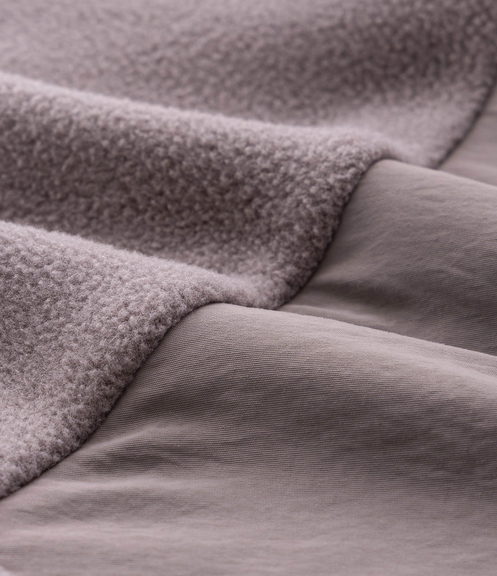 Blusão Masculino Fleece com Zíper e Recortes Contrastantes Marrom 9