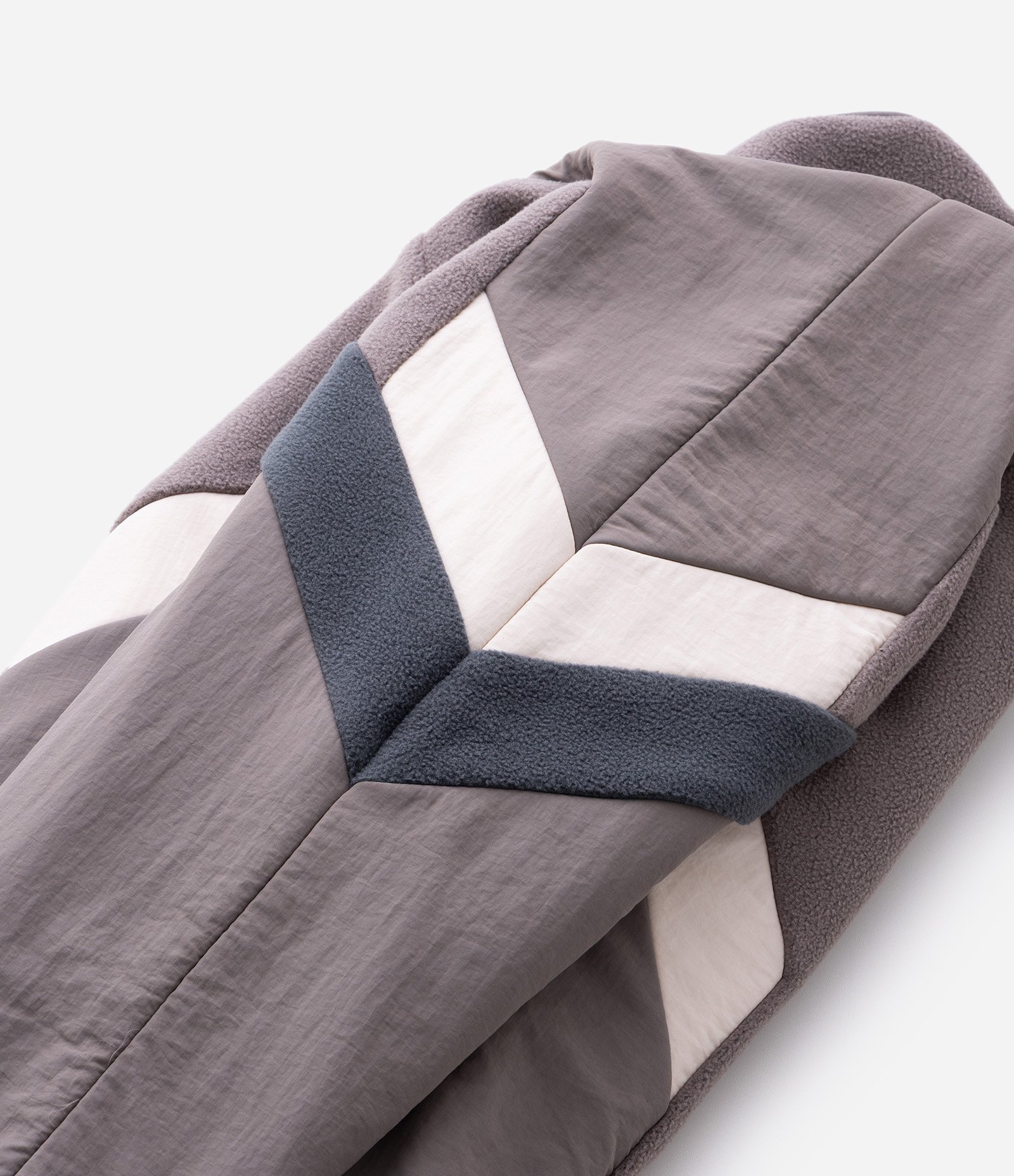 Blusão Masculino Fleece com Zíper e Recortes Contrastantes Marrom 10