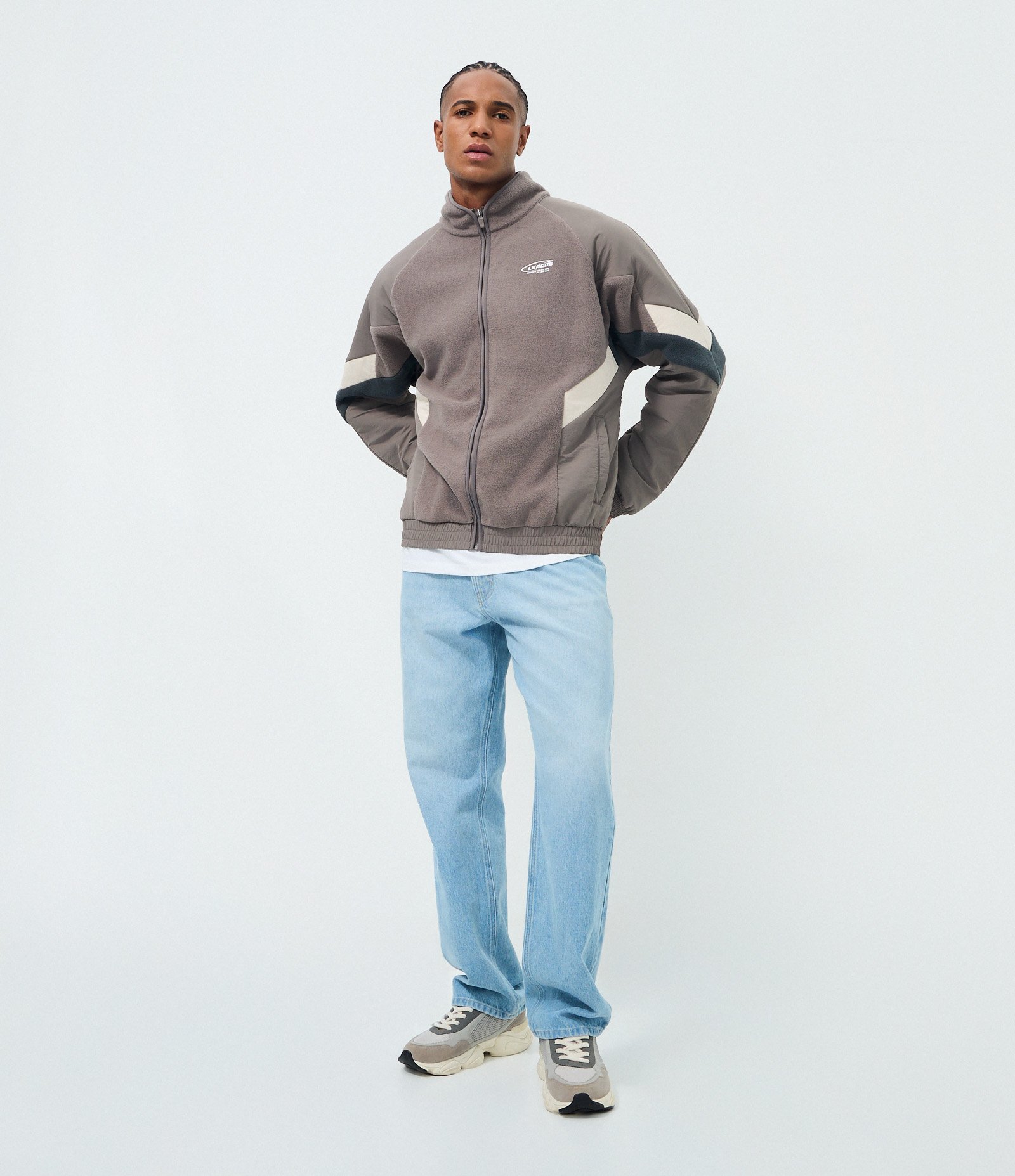 Blusão Masculino Fleece com Zíper e Recortes Contrastantes Marrom 2