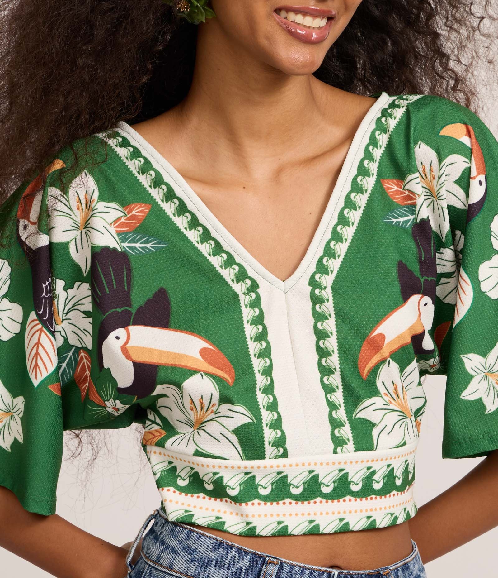 Blusa Cropped com Estampa de Tucanos e Texturizada Verde 3