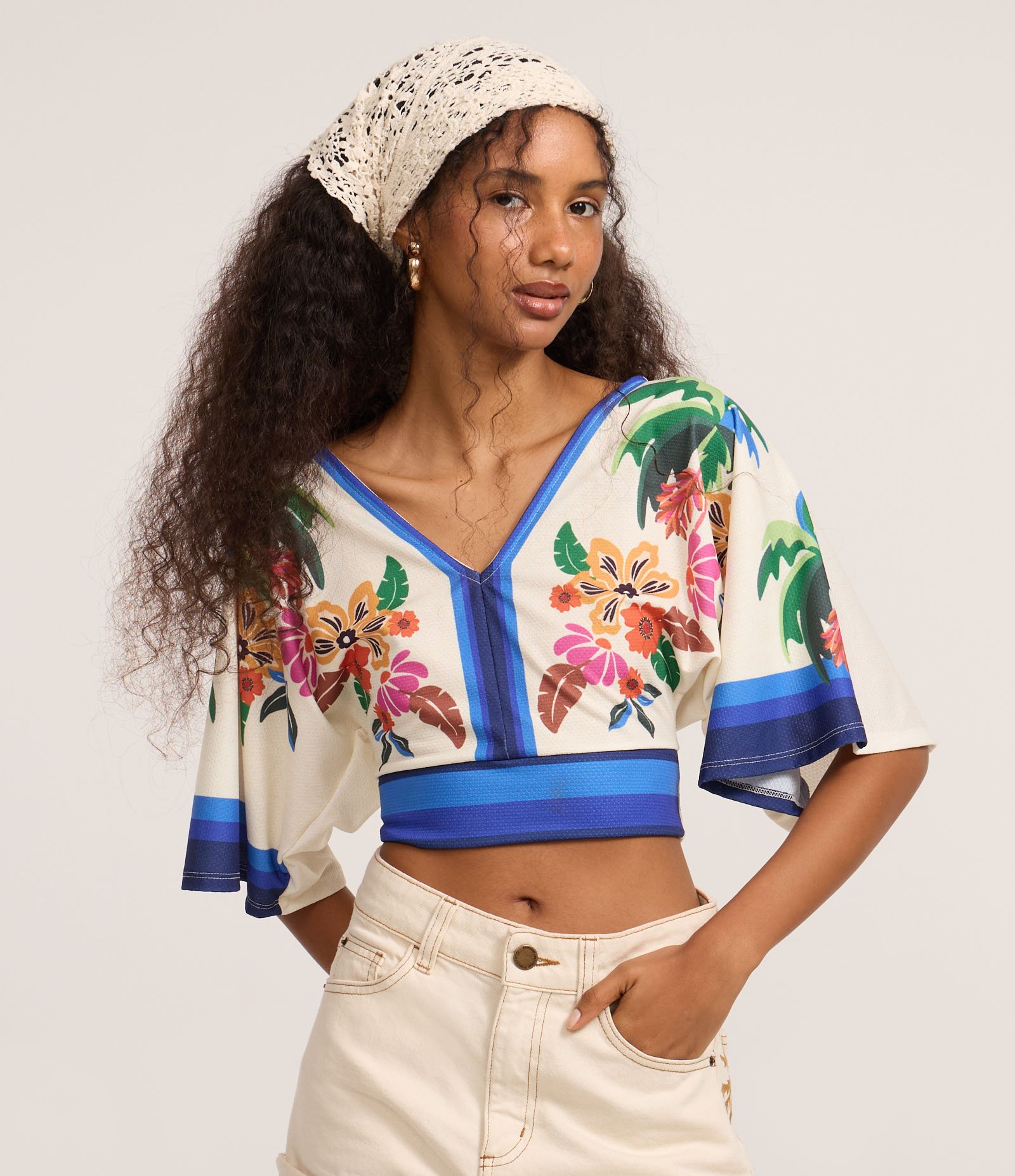 Blusa Cropped com Decote em V e Estampa Floral Off White 1