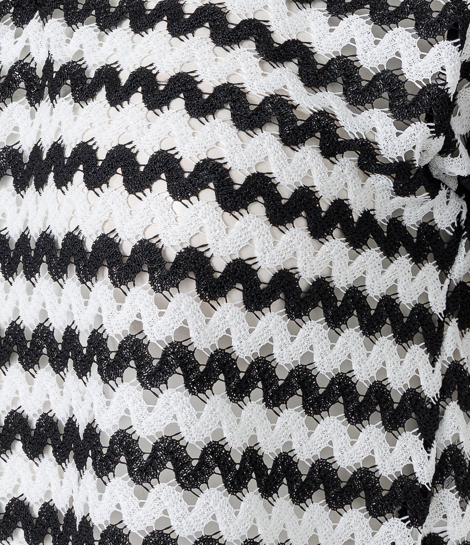 Blusa Boxy com Gola Polo em Tricô Preto/Branco 7