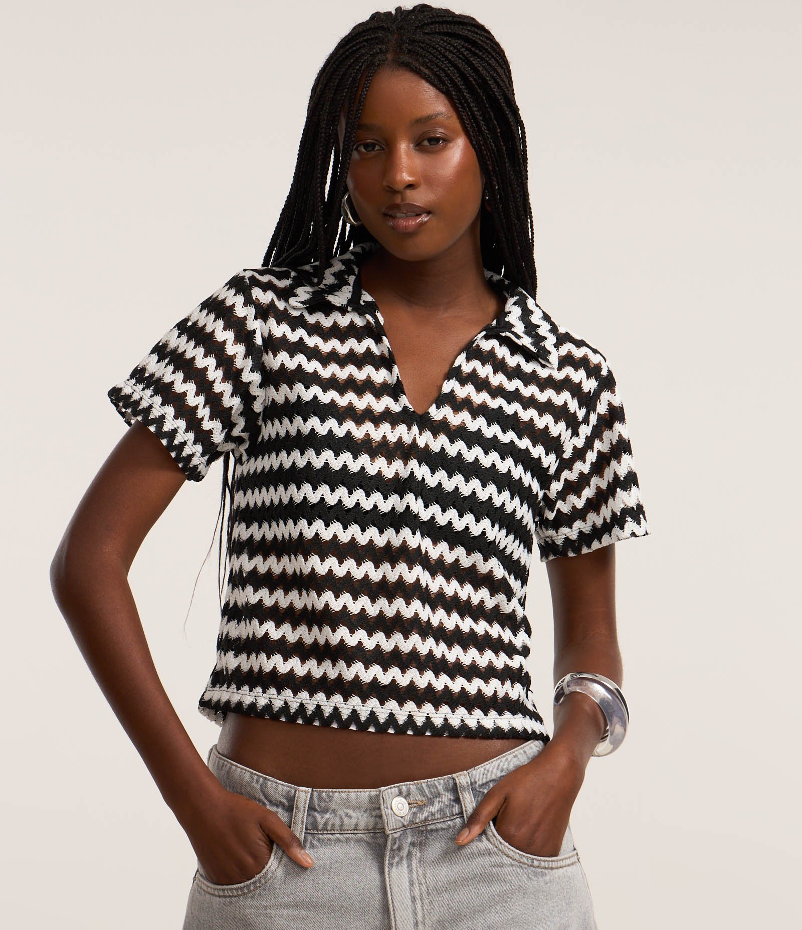 Blusa Boxy com Gola Polo em Tricô Preto/Branco 3