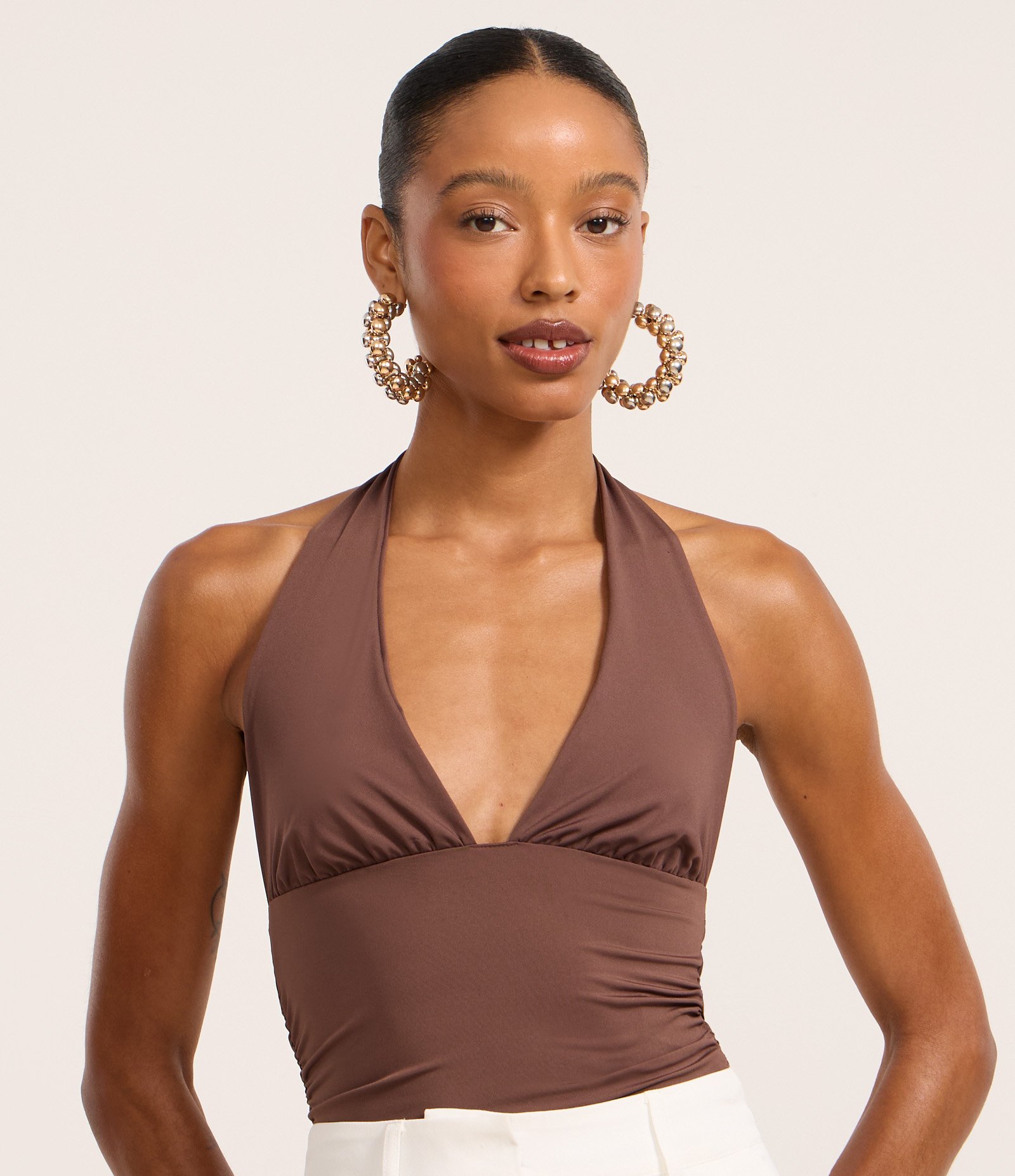 Blusa Frente Única com Franzidos Laterais Marrom Escuro 1