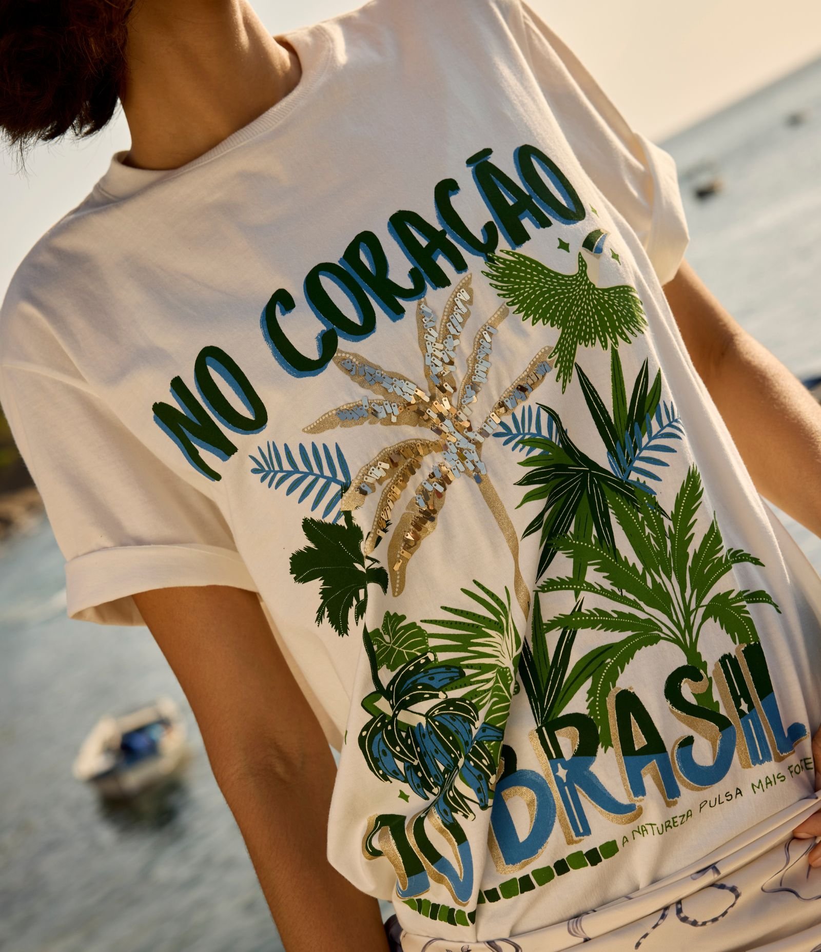 Camiseta T-shirt em Algodão com Paetê No Coração do Brasil Branco 5