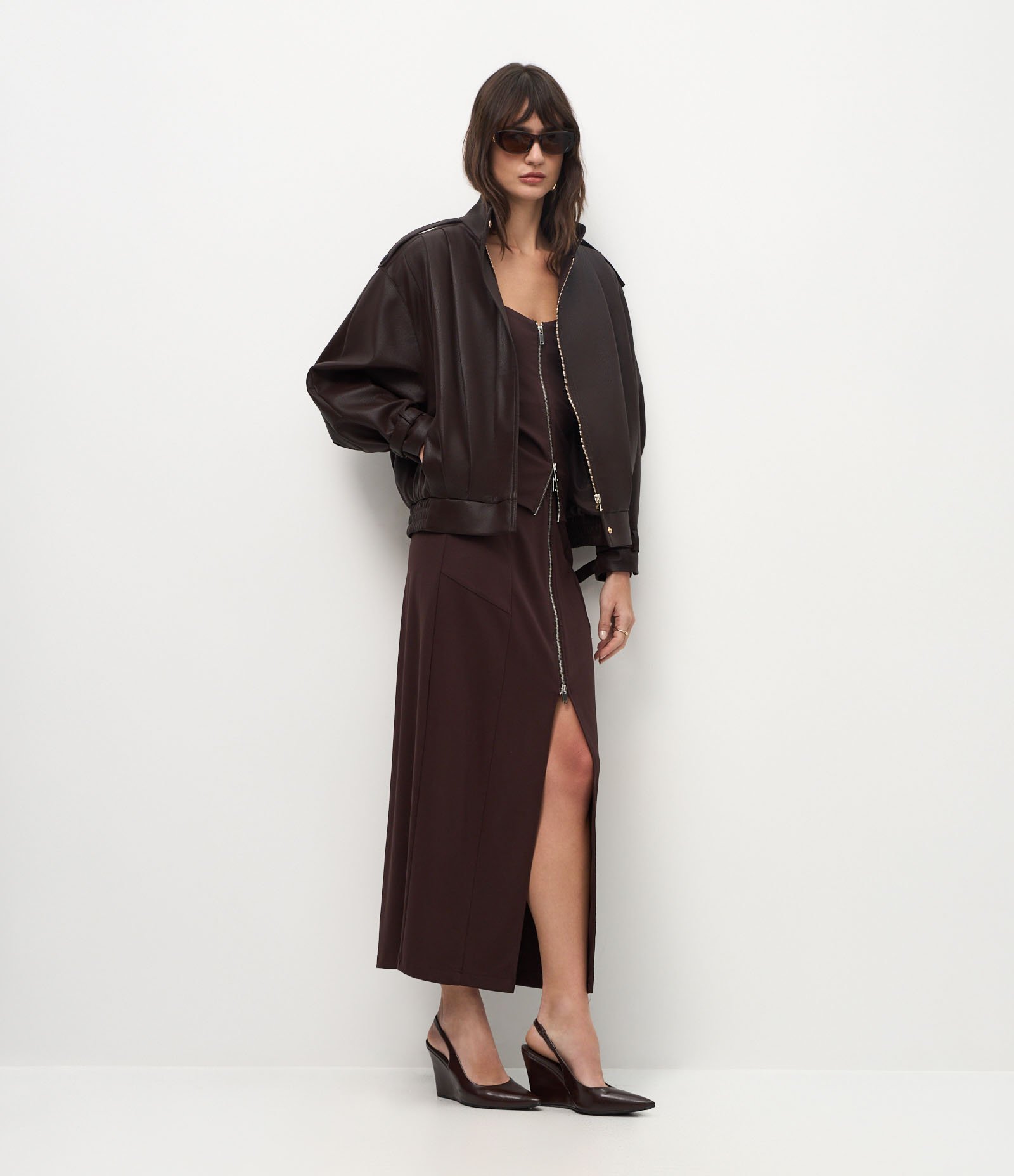Blusa em Ponto Roma com Fechamento em Zíper Marrom 2