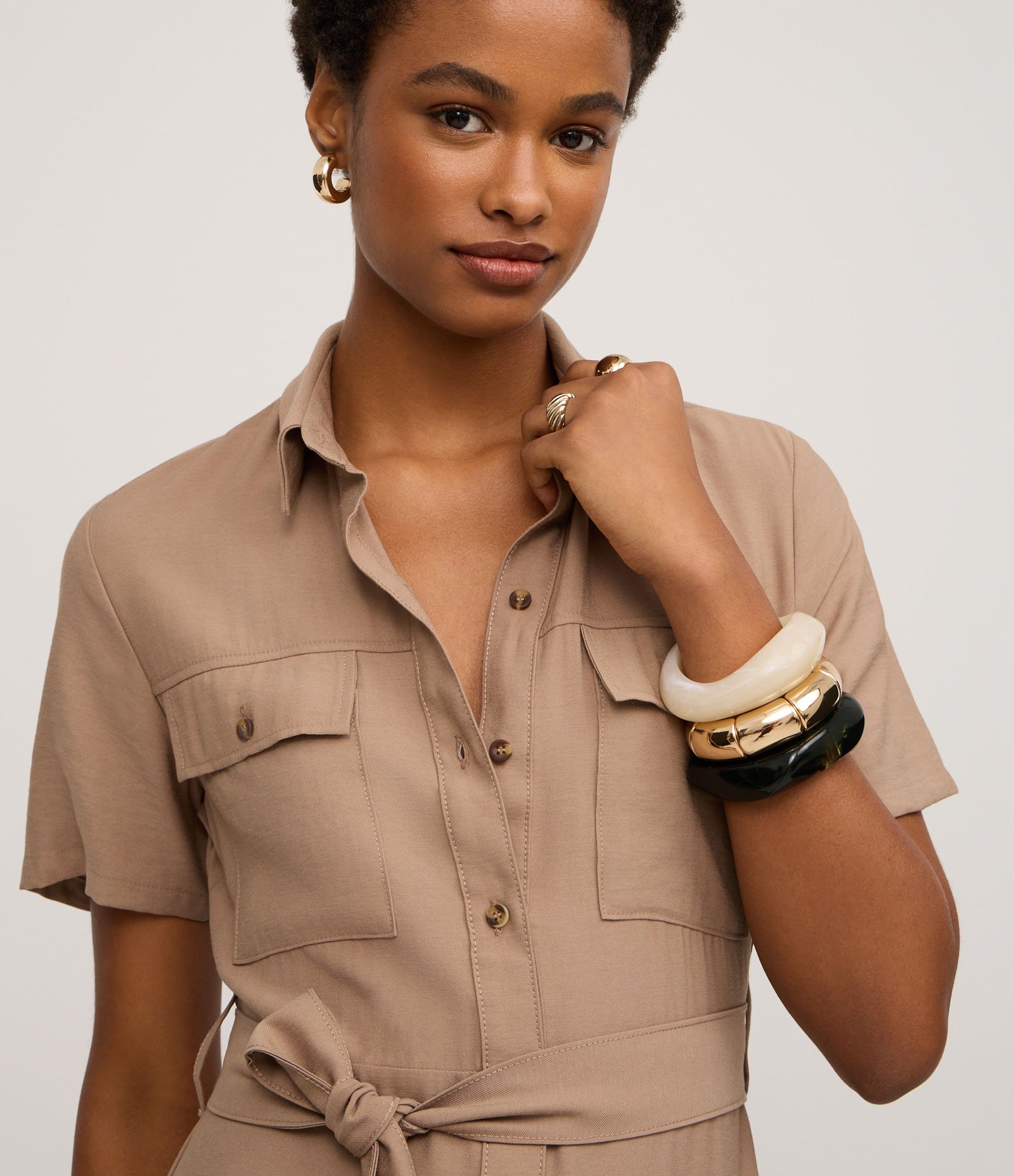 Vestido Midi em Sarja com Bolsos Utilitários e Amarração Bege 3