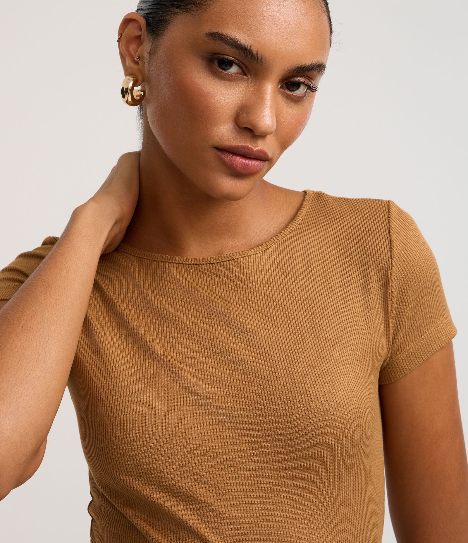 Blusa Canelada em Ribana com Gola Redonda Marrom 3