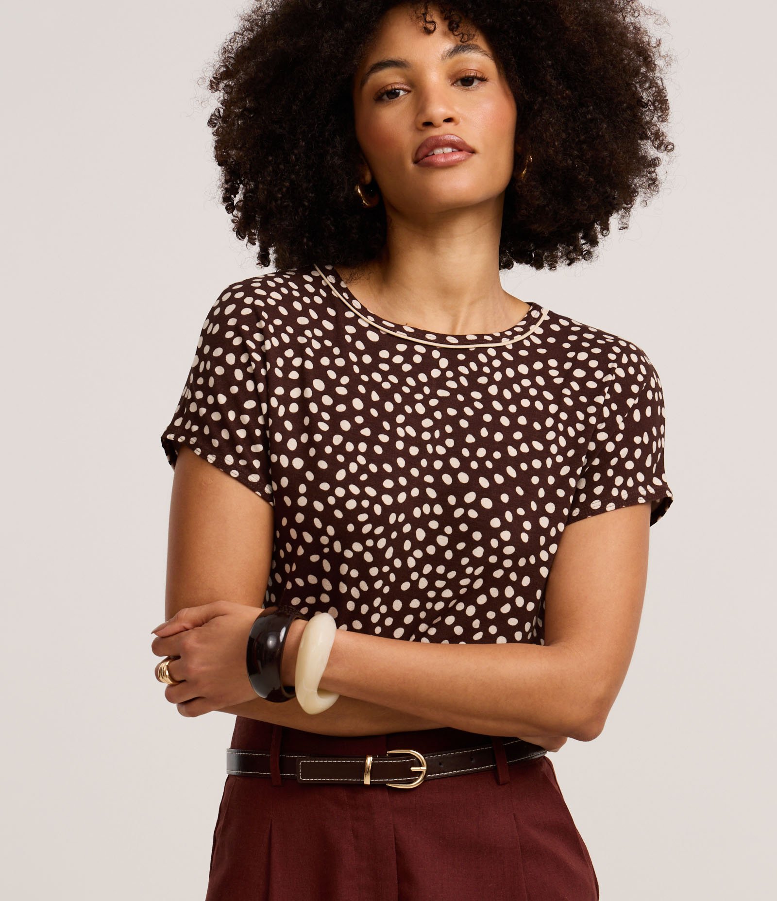 Blusa em Crepe com Gola Redonda e Estampa Poá DIferenciada Preto 1