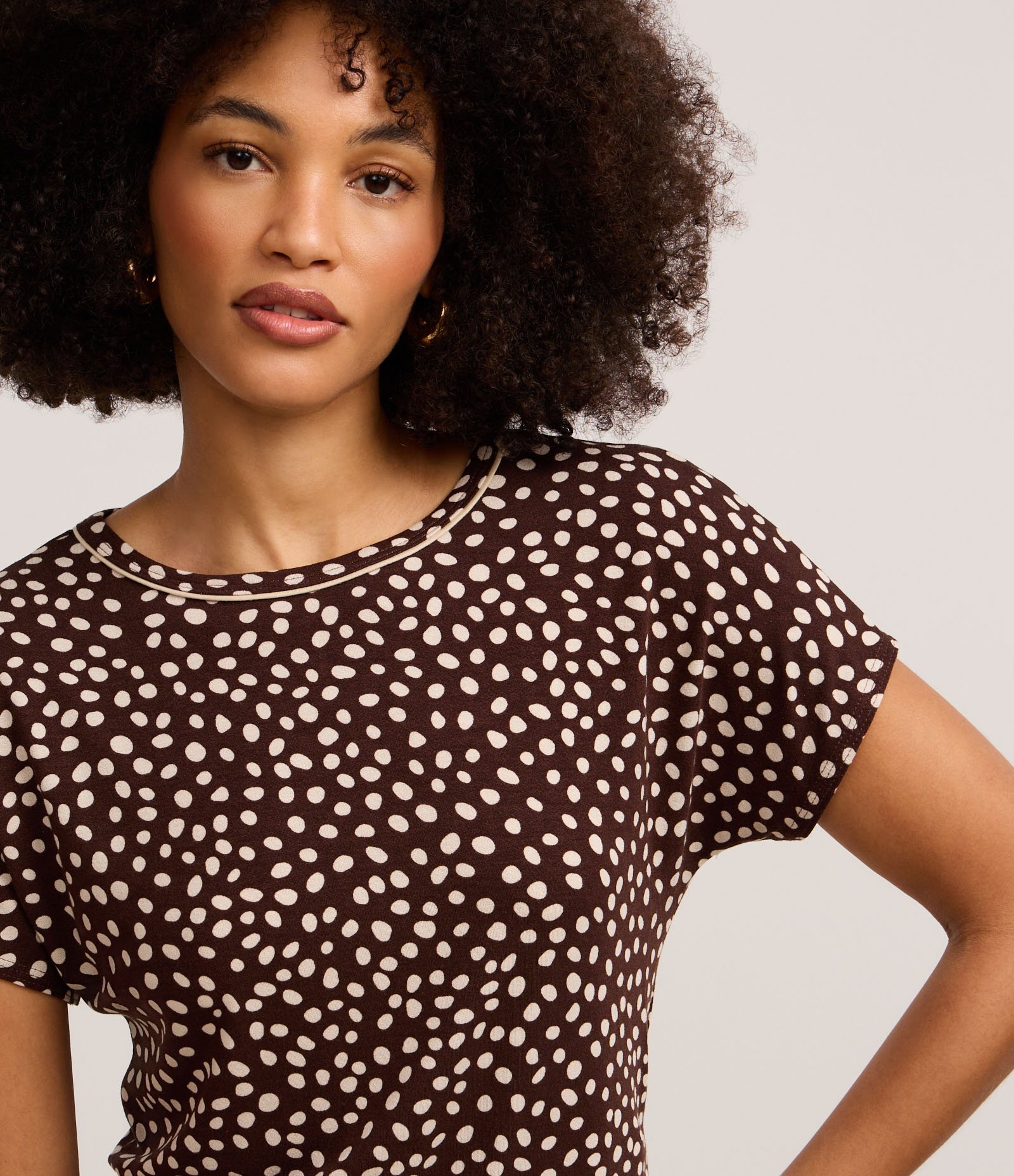 Blusa em Crepe com Gola Redonda e Estampa Poá DIferenciada Preto 3