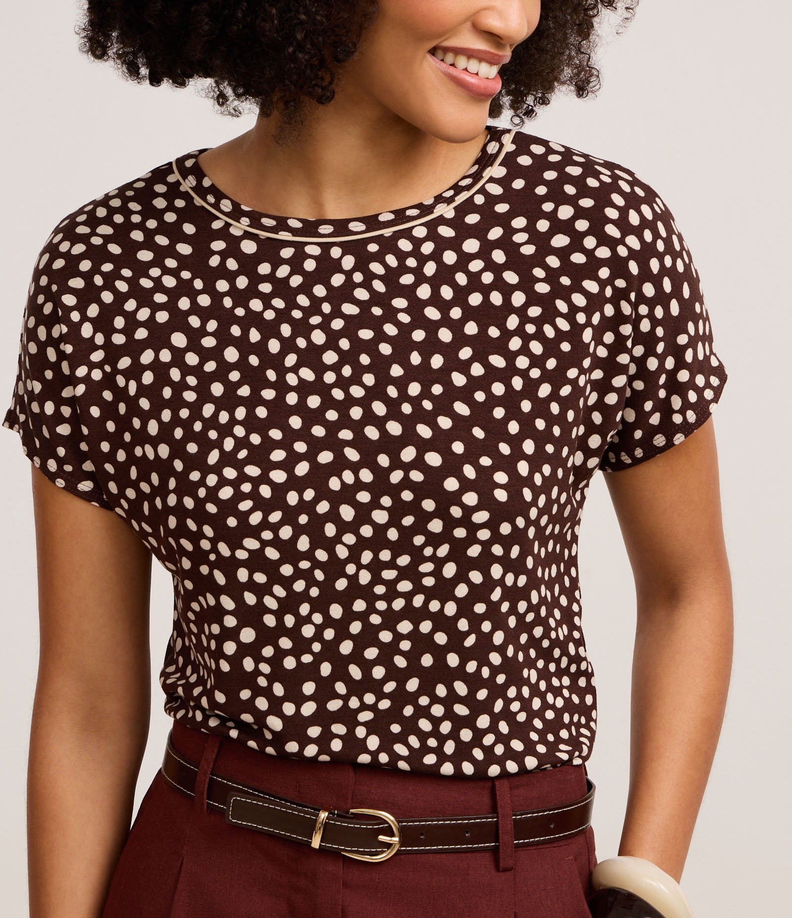 Blusa em Crepe com Gola Redonda e Estampa Poá DIferenciada Preto 4