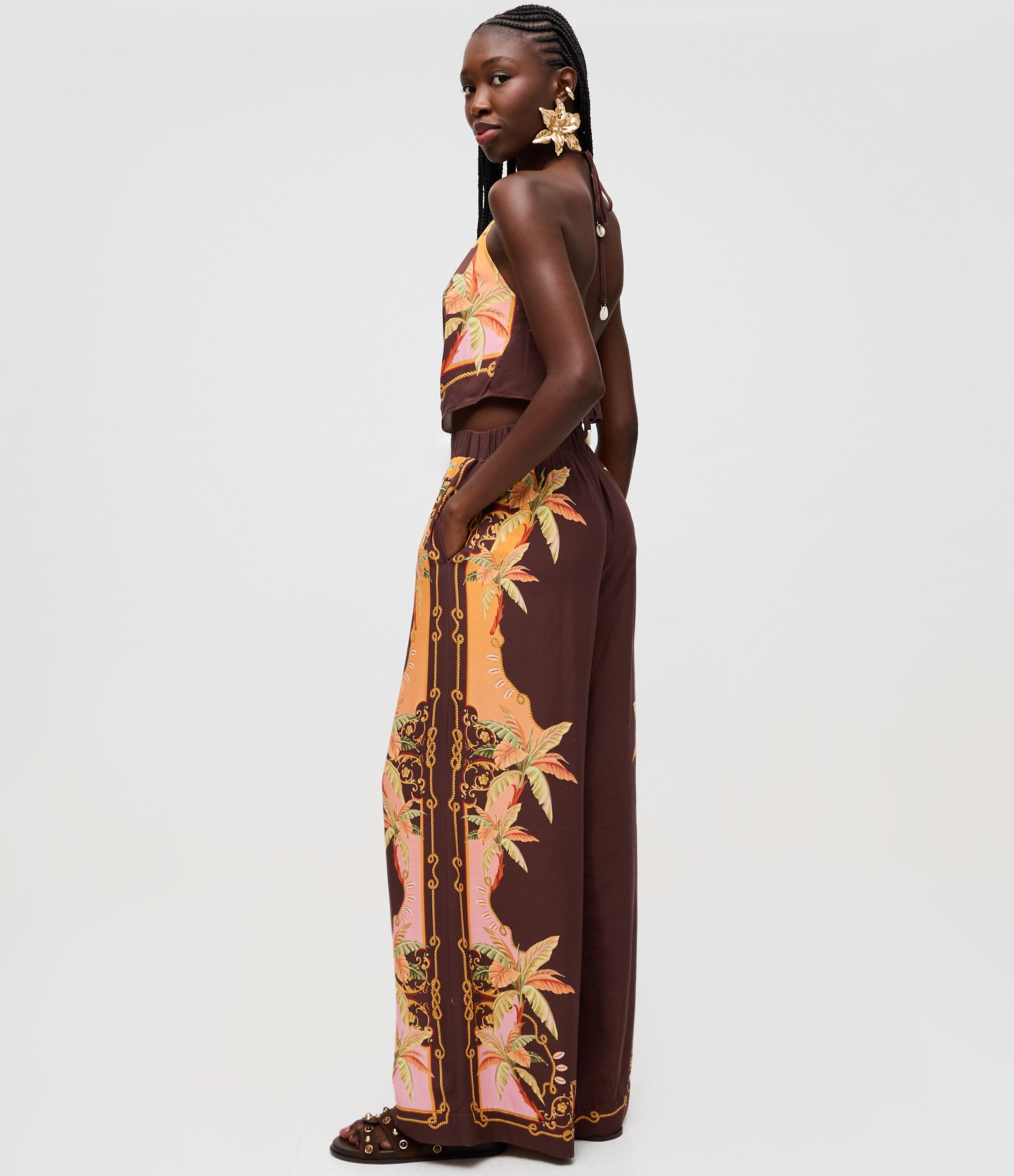 Calça Pantalona em Viscose com Estampa Floral e Cós com Elástico Marrom 4