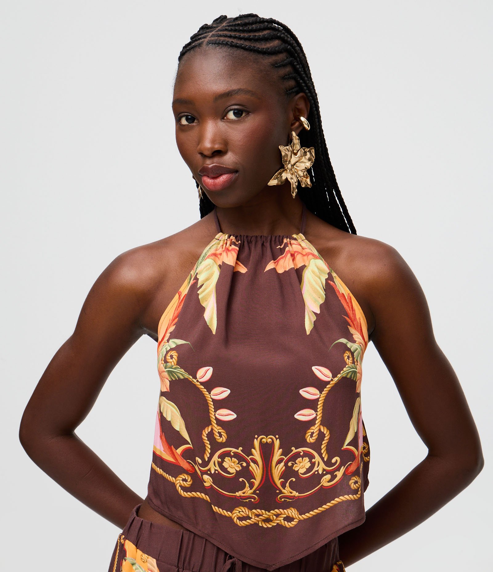 Blusa Frente Única em Viscose com Estampa Tropical Marrom 1