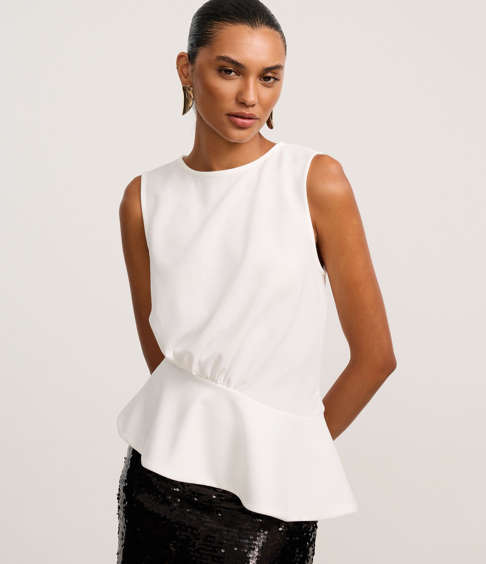 Blusa Peplum com Gola Redonda e Barra Assimétrica Off White 1
