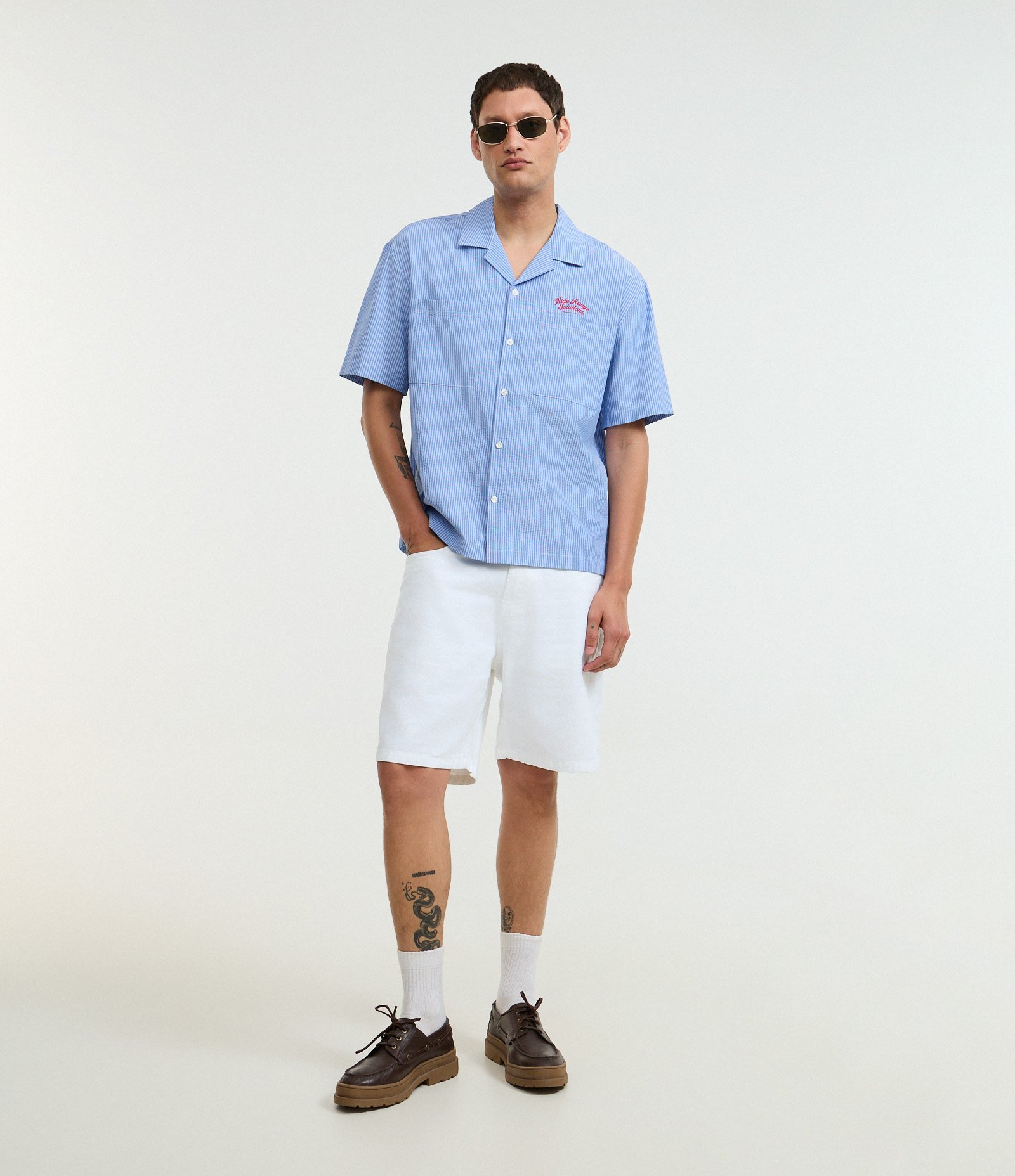 Bermuda Reta em Sarja com Bolsos Branco 1