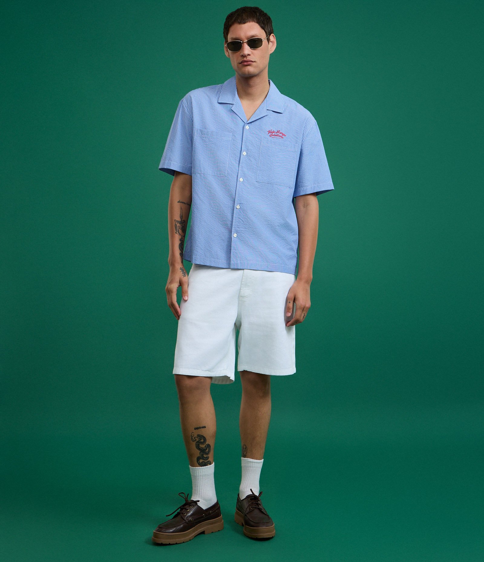 Bermuda Reta em Sarja com Bolsos Branco 3