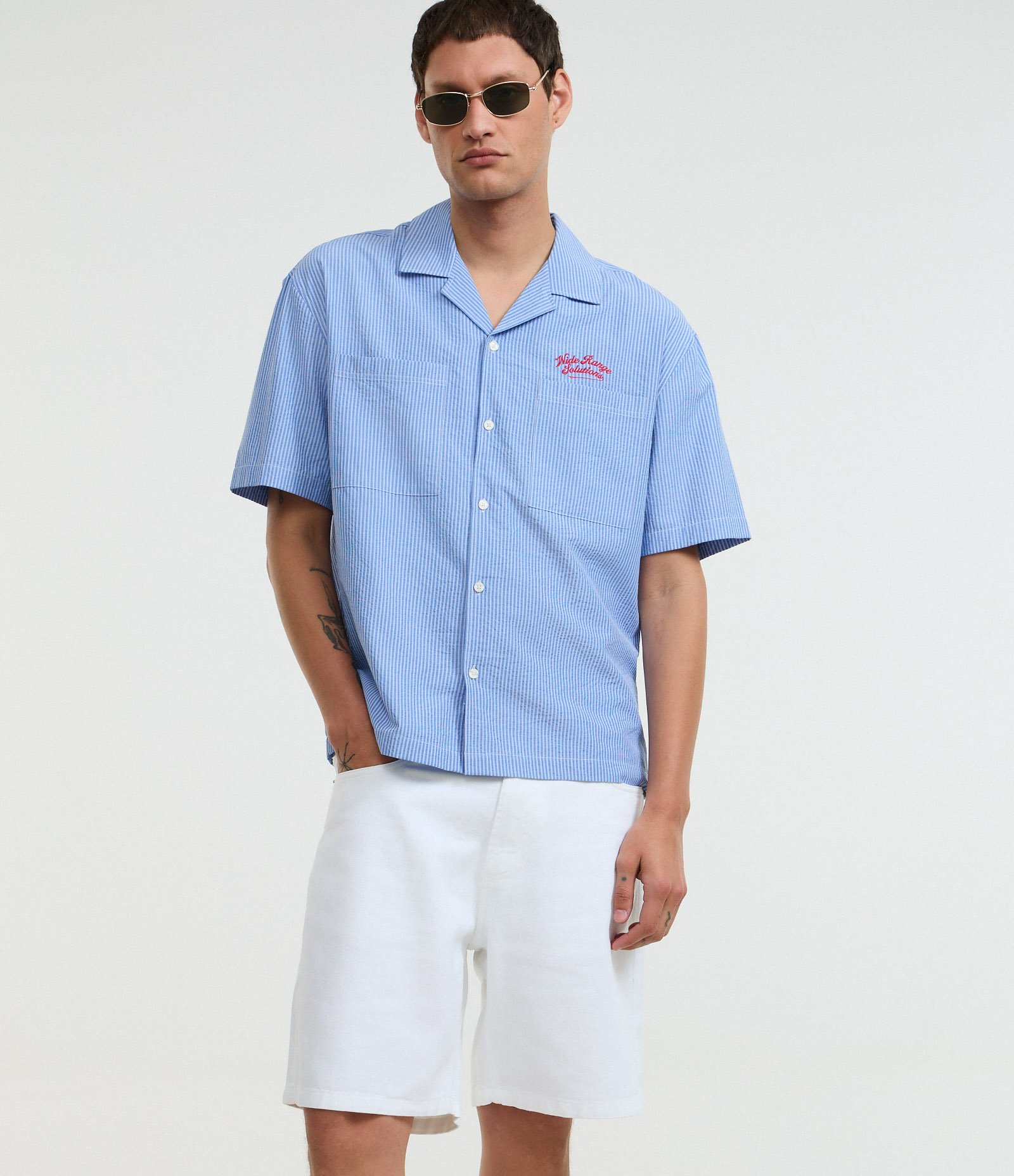 Bermuda Reta em Sarja com Bolsos Branco 4