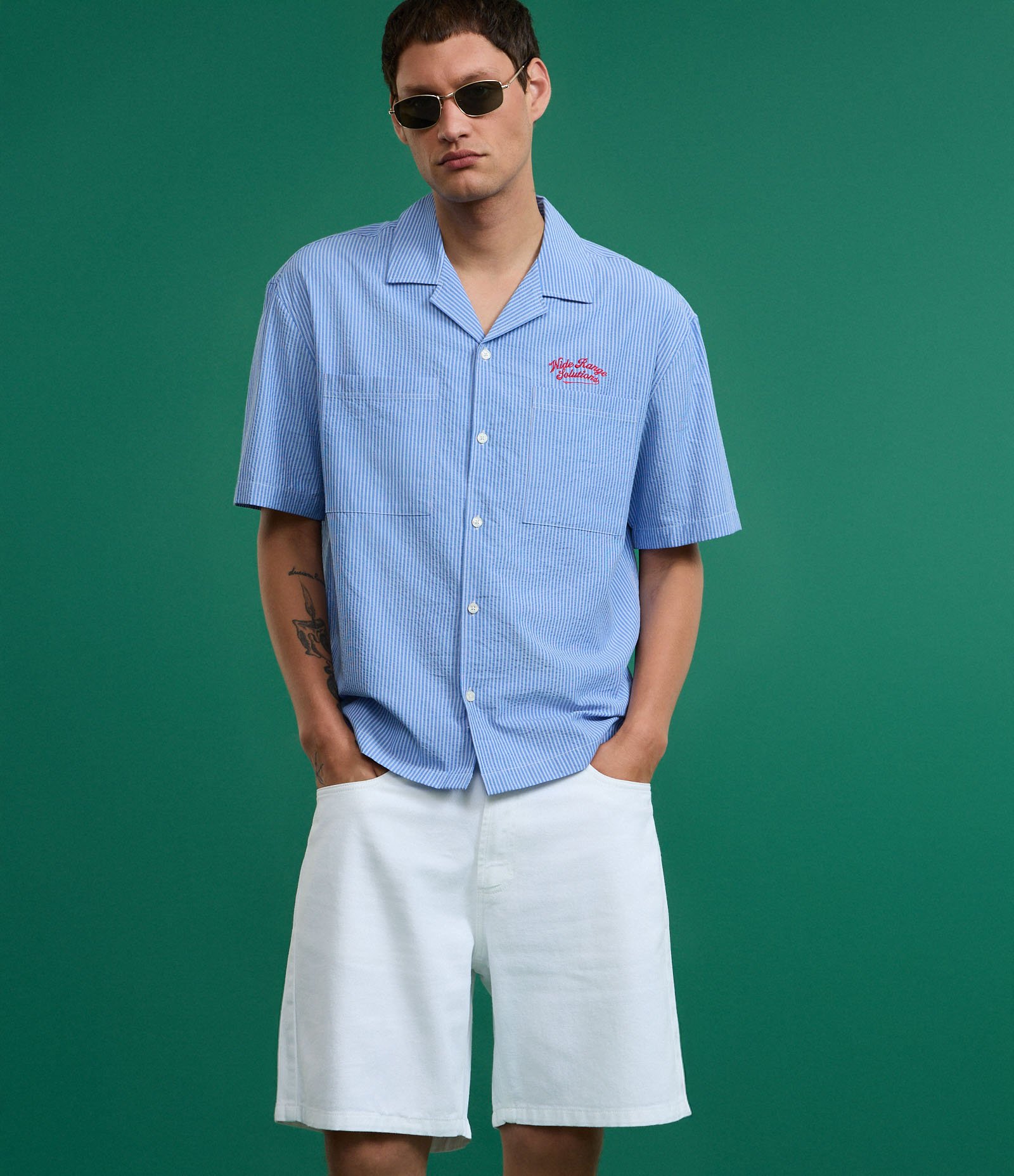 Bermuda Reta em Sarja com Bolsos Branco 6