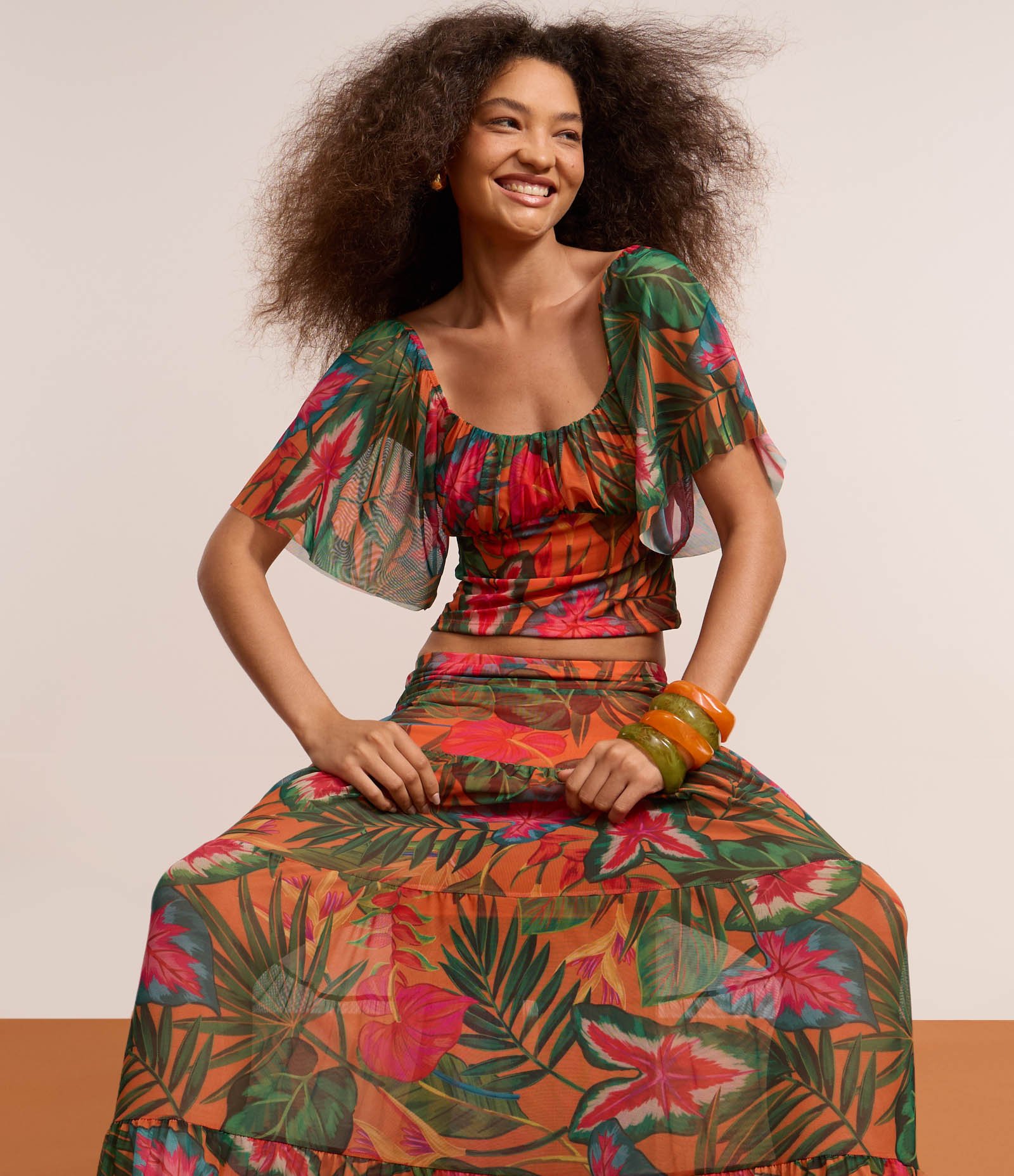 Blusa Cropped em Tule com Manga Godê e Estampa Folhagem Multicores 5