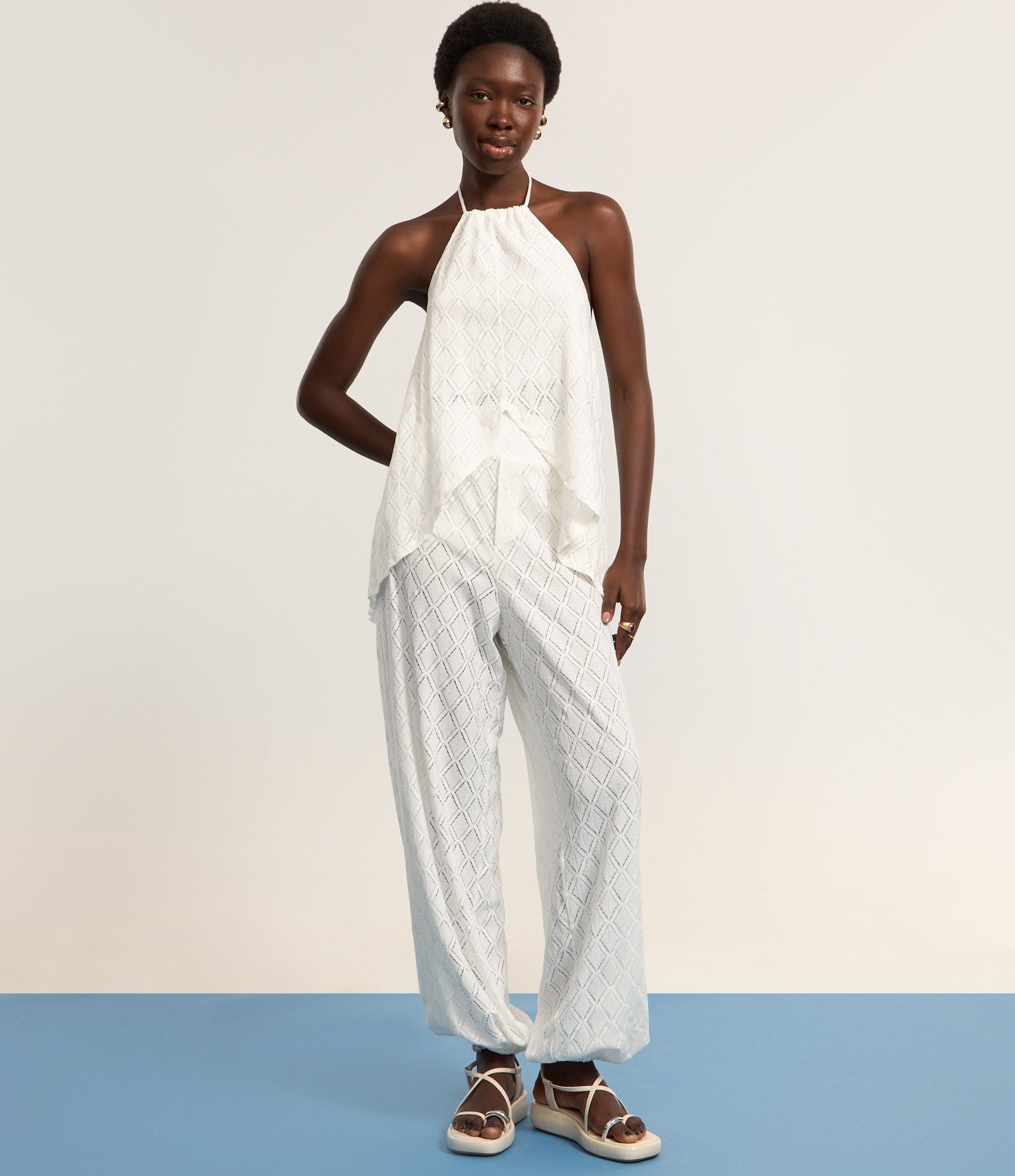 Blusa Sem Manga com Textura e Abertura Frontal Branco 3